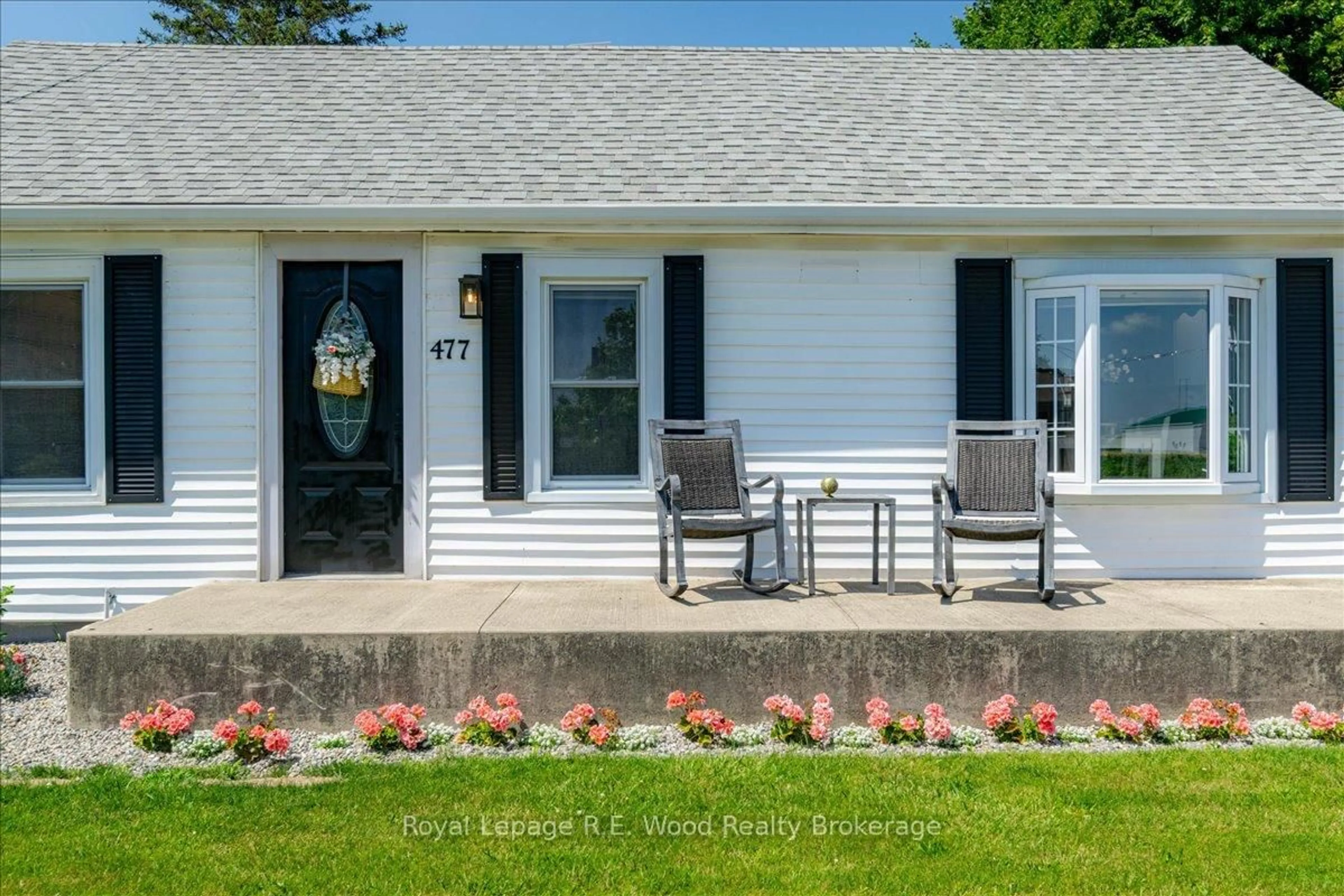 Home with vinyl exterior material, unknown for 477 Church St, Norfolk Ontario N4B 1V2