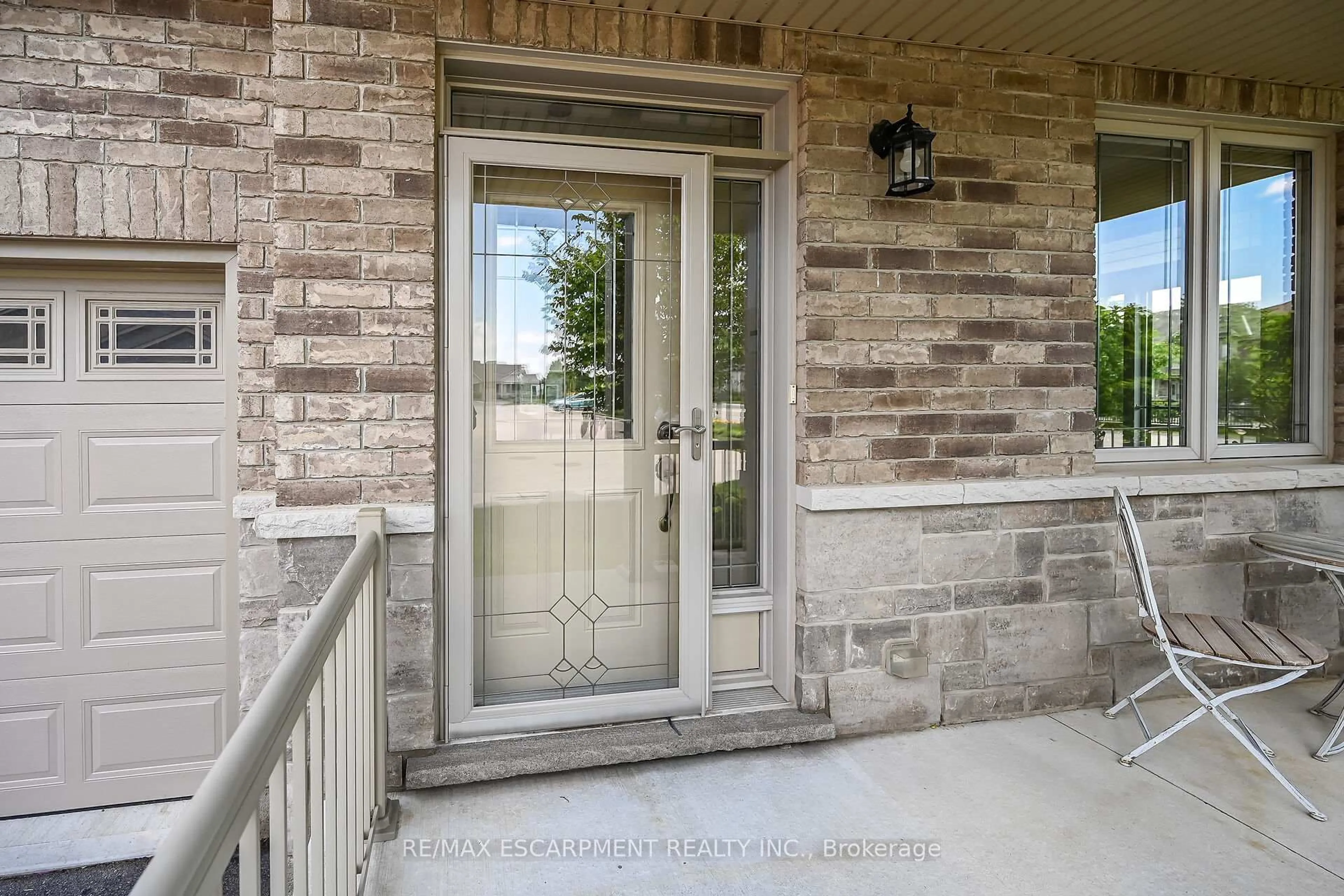 Indoor entryway for 14 Ecker Lane, Hamilton Ontario L0R 1C0
