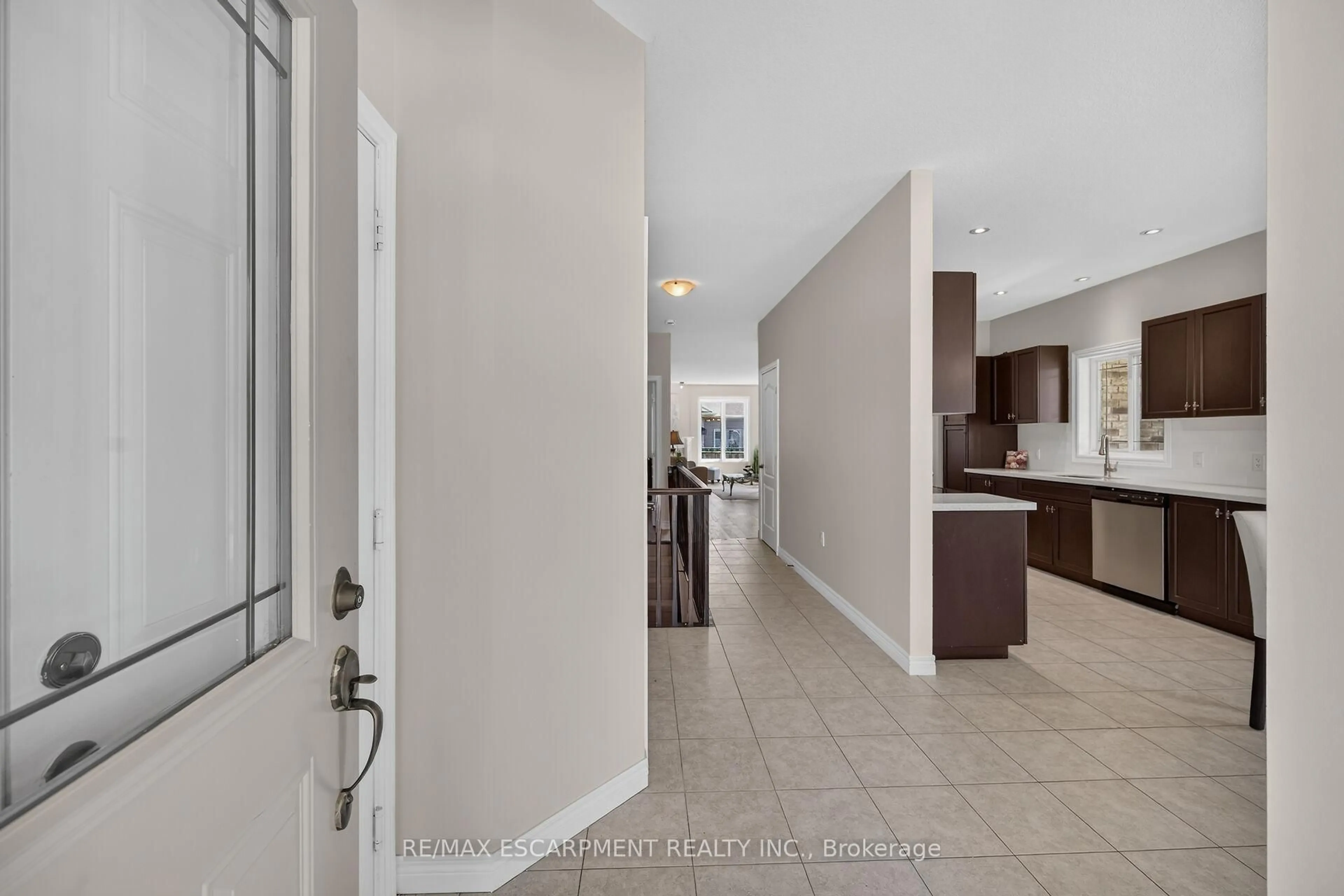 Indoor entryway for 14 Ecker Lane, Hamilton Ontario L0R 1C0