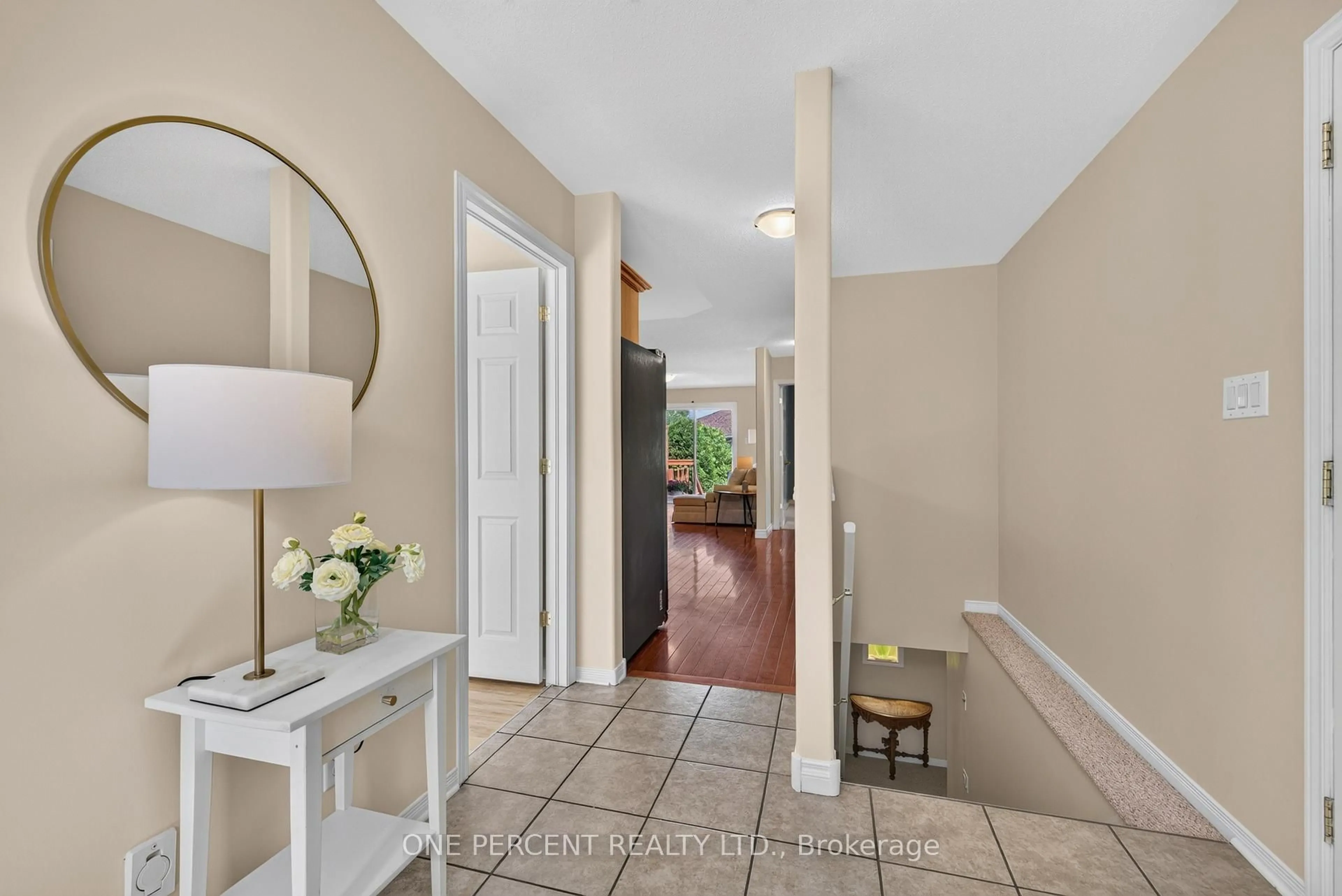 Indoor entryway for 17 Dr Gordon Cres, North Grenville Ontario K0G 1J0