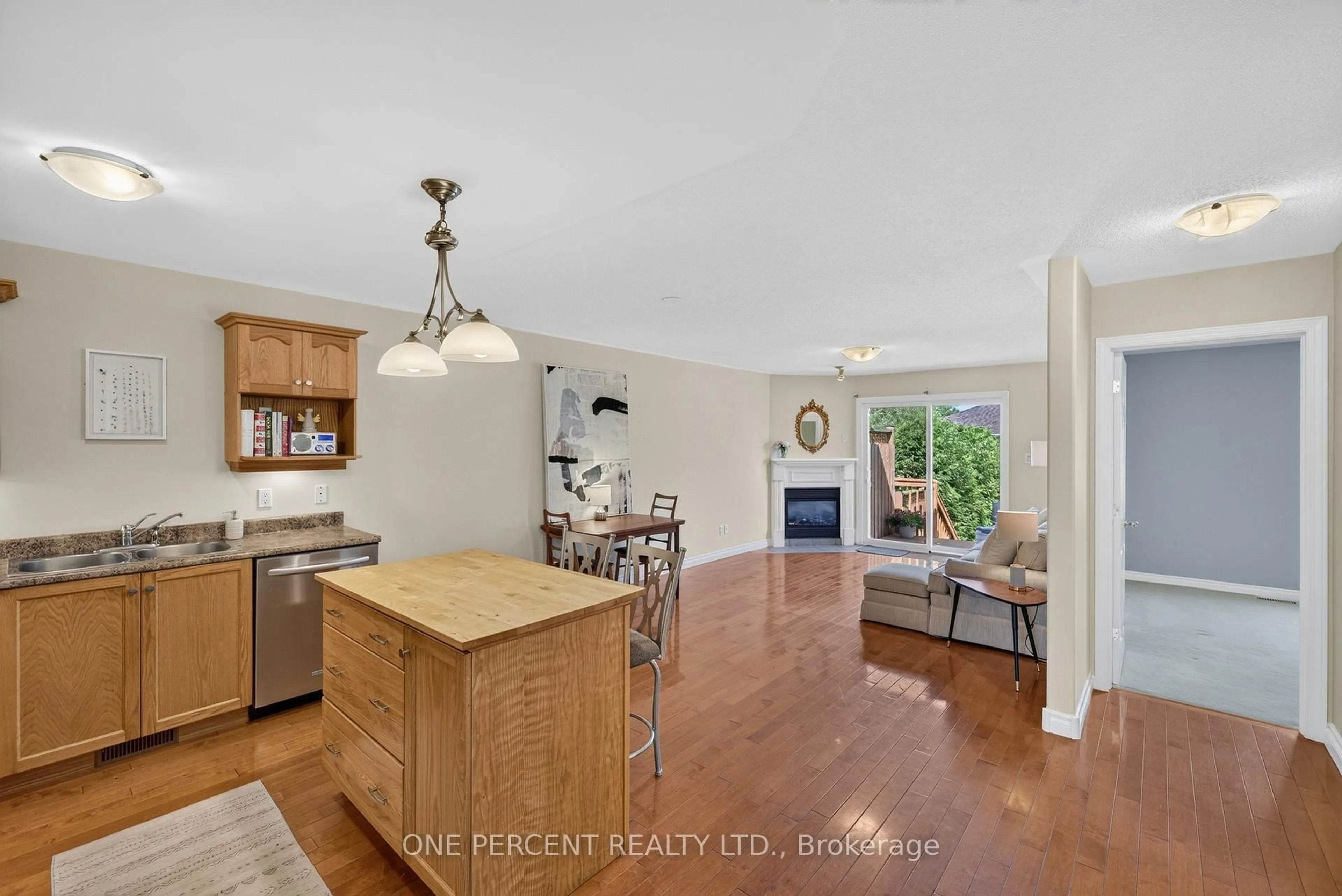 Open concept kitchen, unknown for 17 Dr Gordon Cres, North Grenville Ontario K0G 1J0