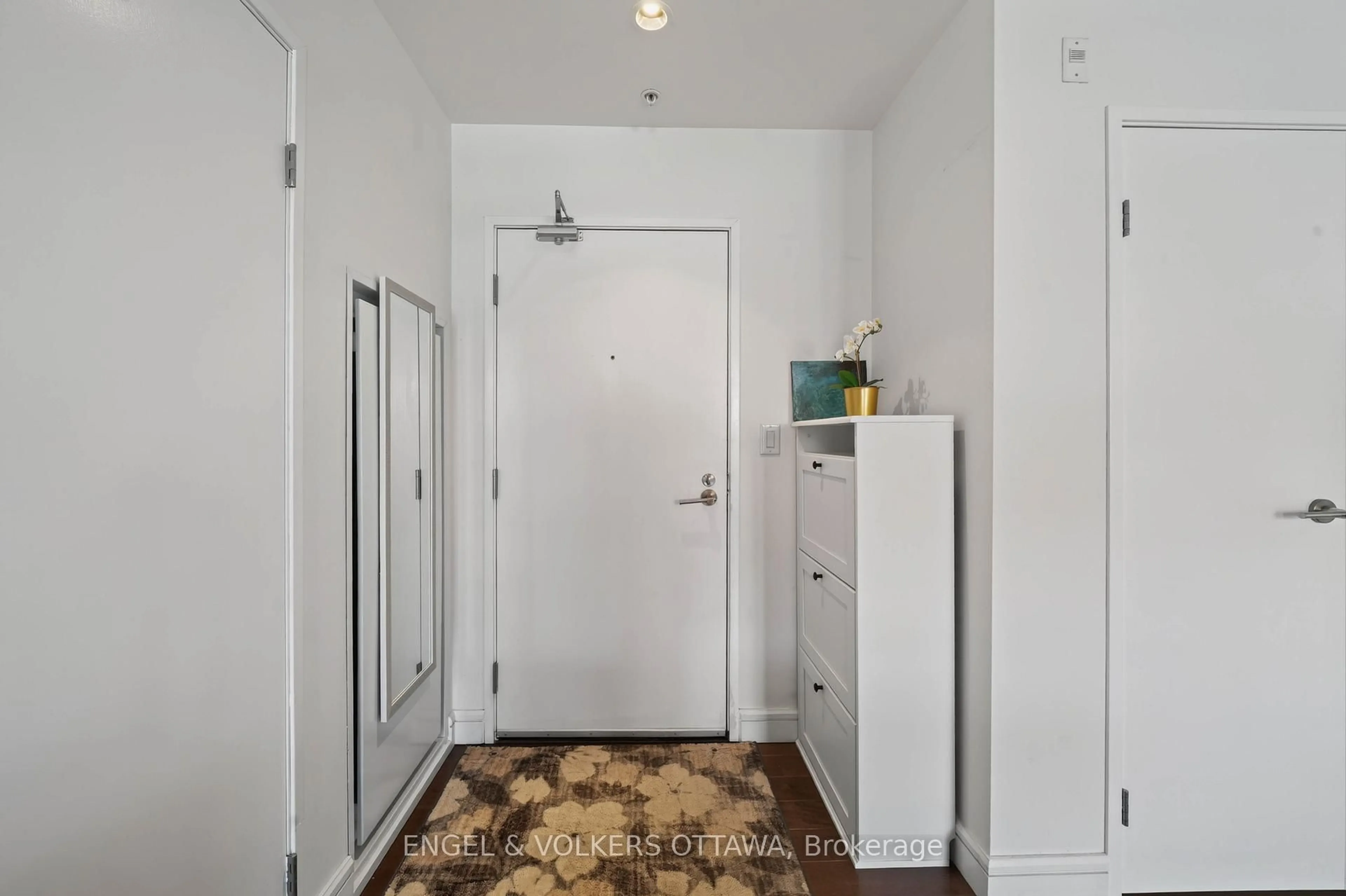 Indoor entryway for 555 Anand Private #206, Ottawa Ontario K1V 2R7