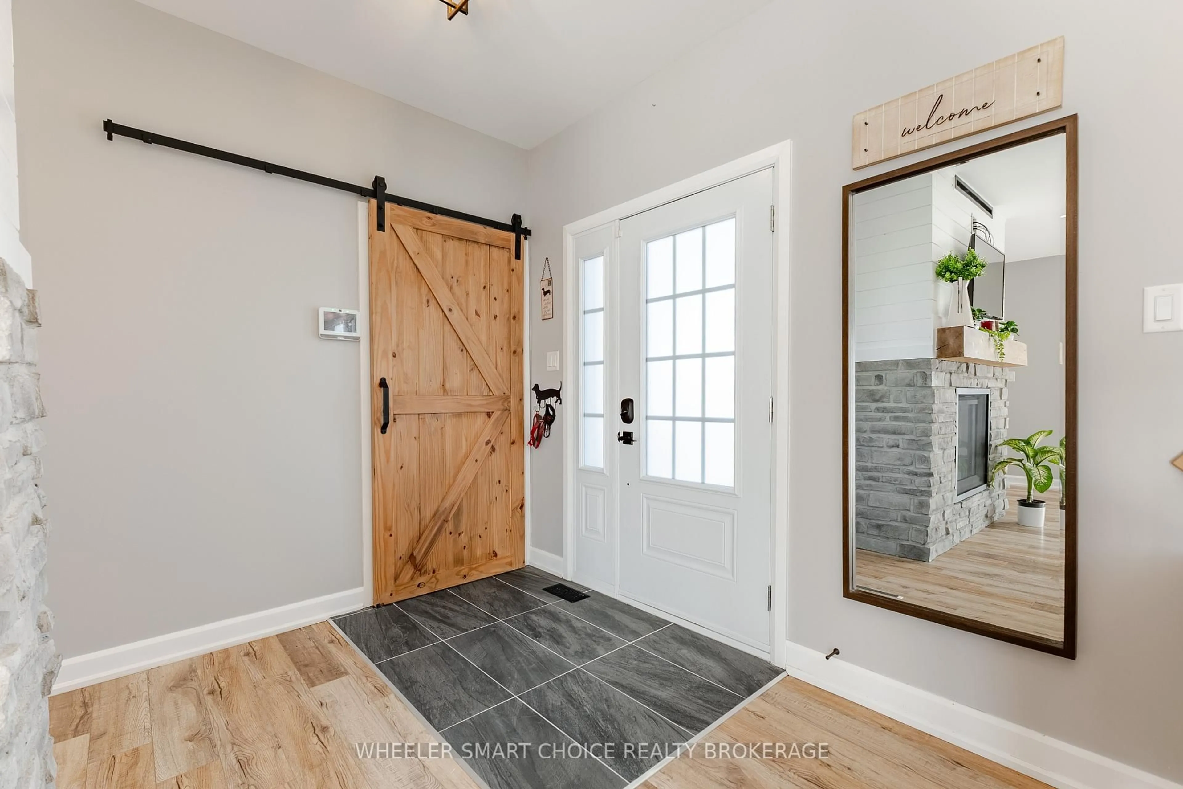 Indoor entryway for 16040 COUNTY RD18 Rd, South Stormont Ontario K0C 1R0