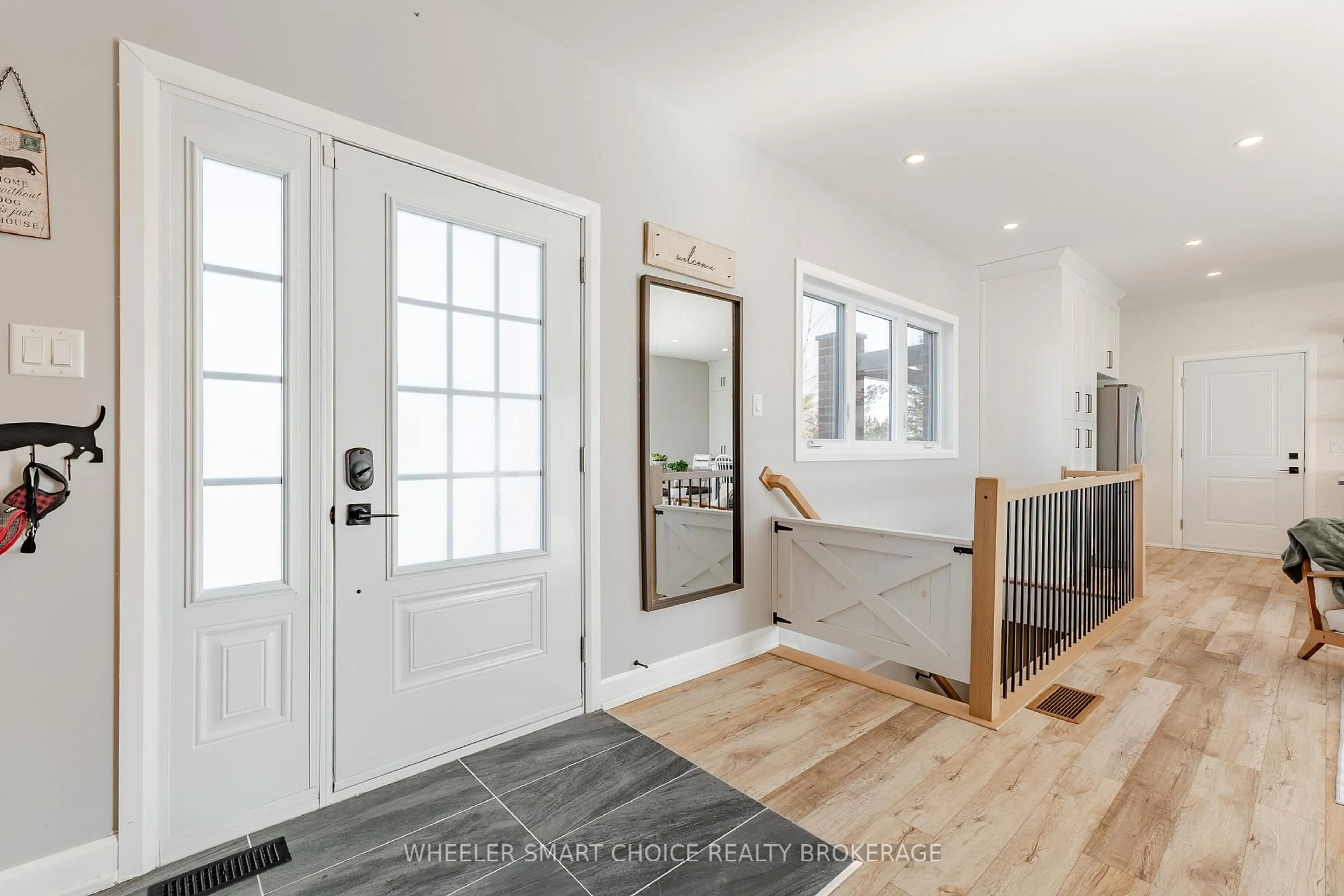 Indoor entryway for 16040 COUNTY RD18 Rd, South Stormont Ontario K0C 1R0