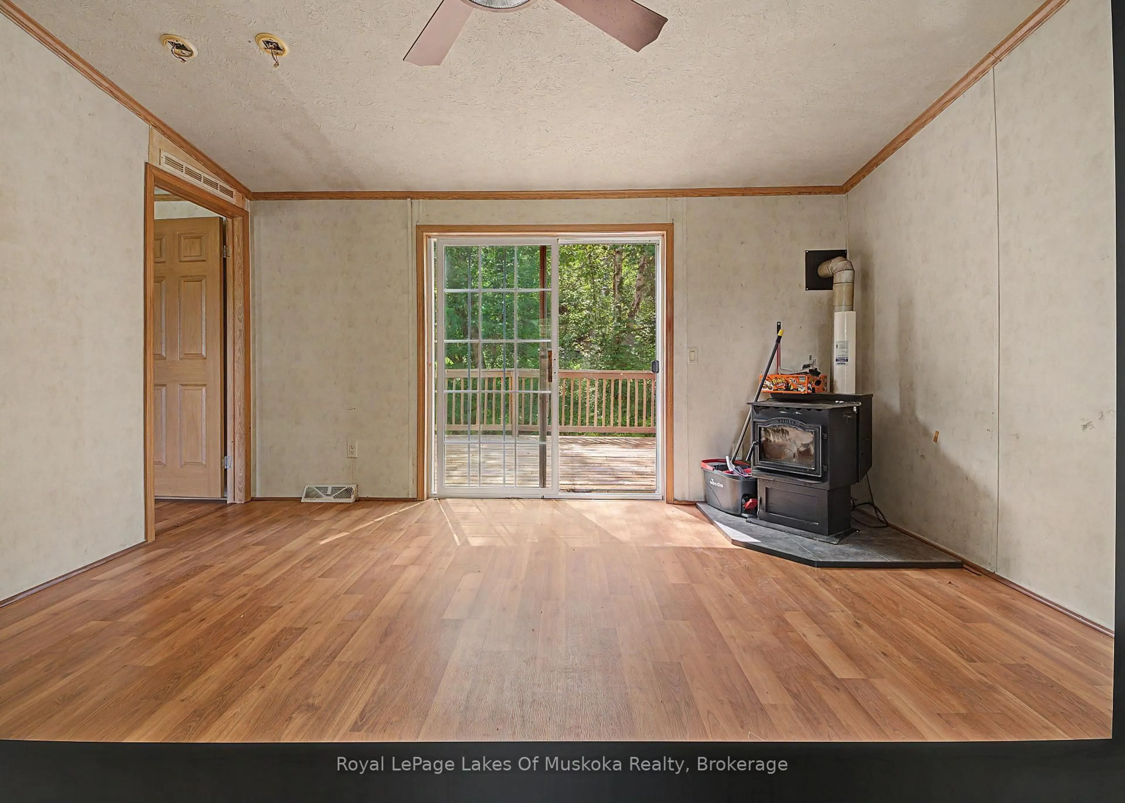 A pic of a room for 726 592 Highway, Perry Ontario P0A 1J0