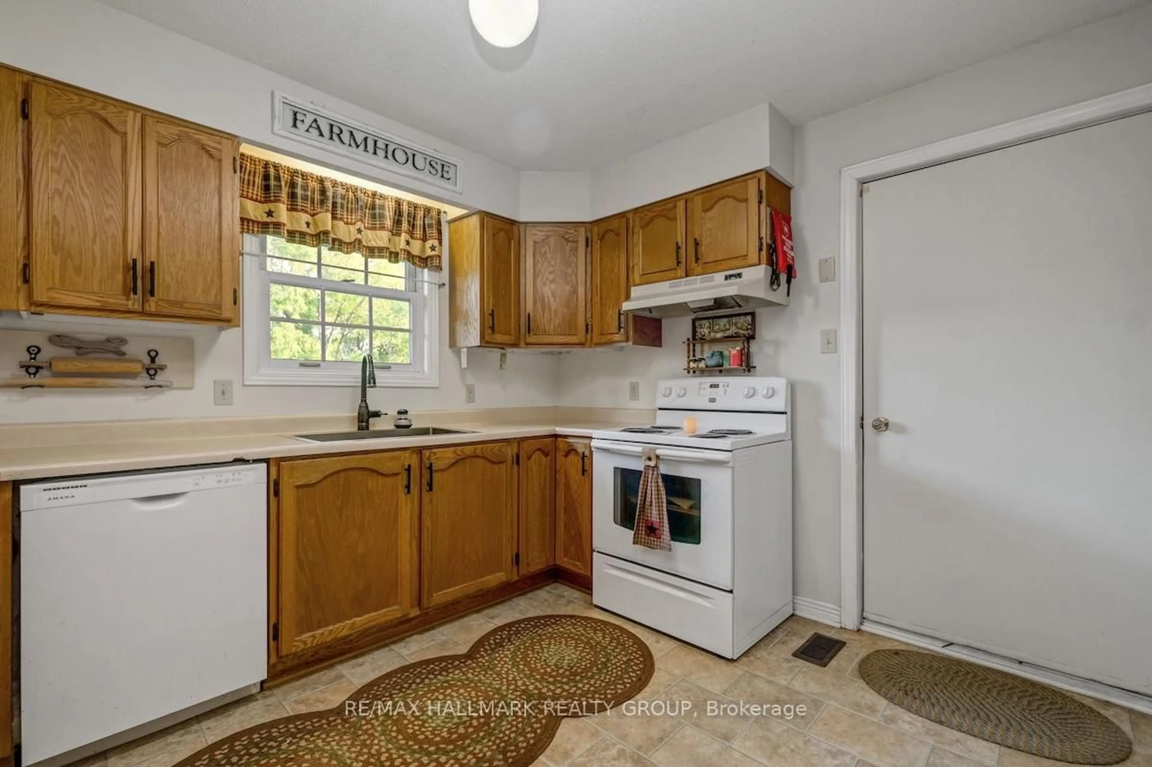 Standard kitchen, ceramic/tile floor for 20 HILLTOP Cres, North Grenville Ontario K0G 1J0