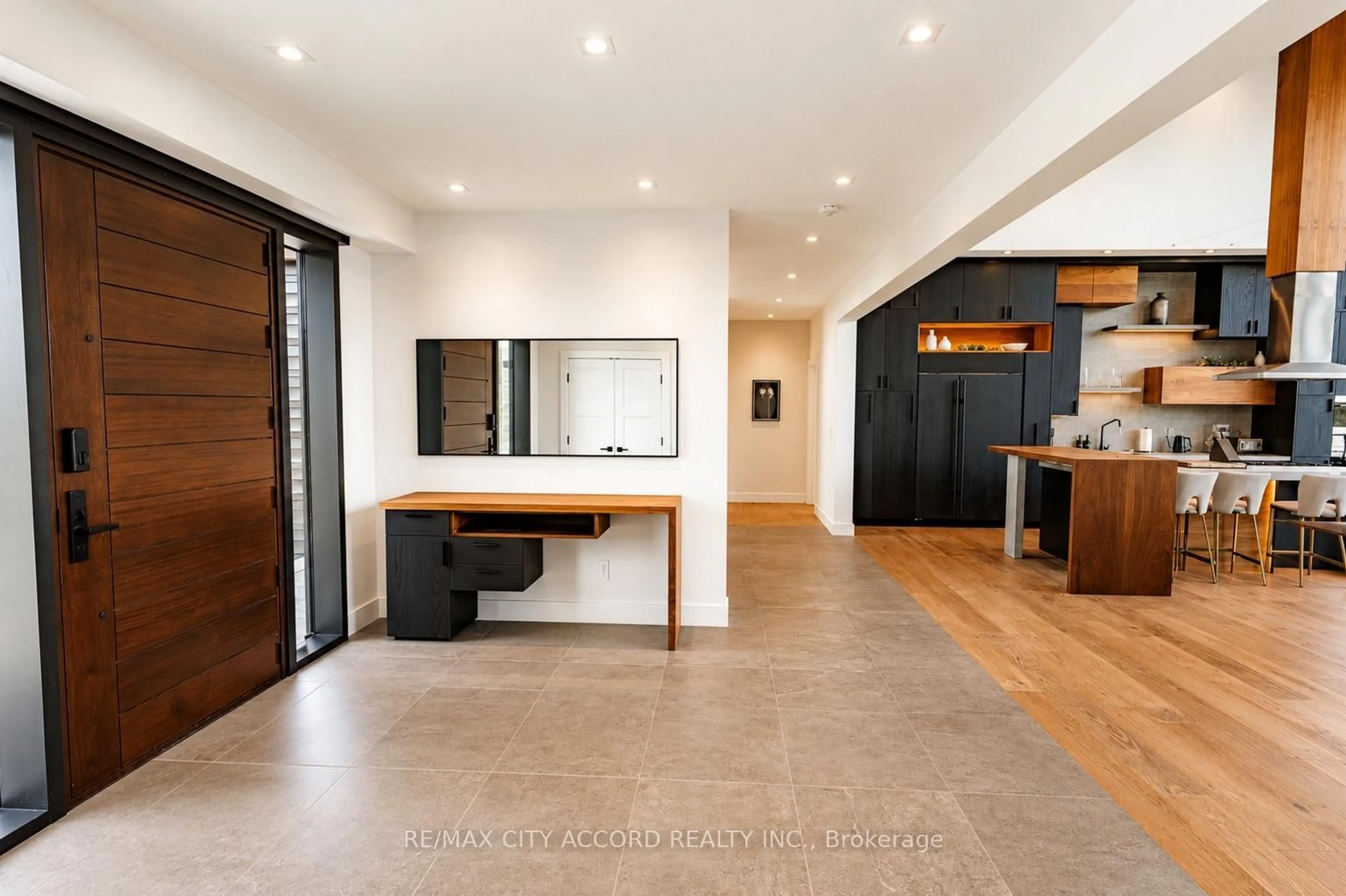 Indoor entryway for 23 Europe Lane, Huntsville Ontario P1H 2J3