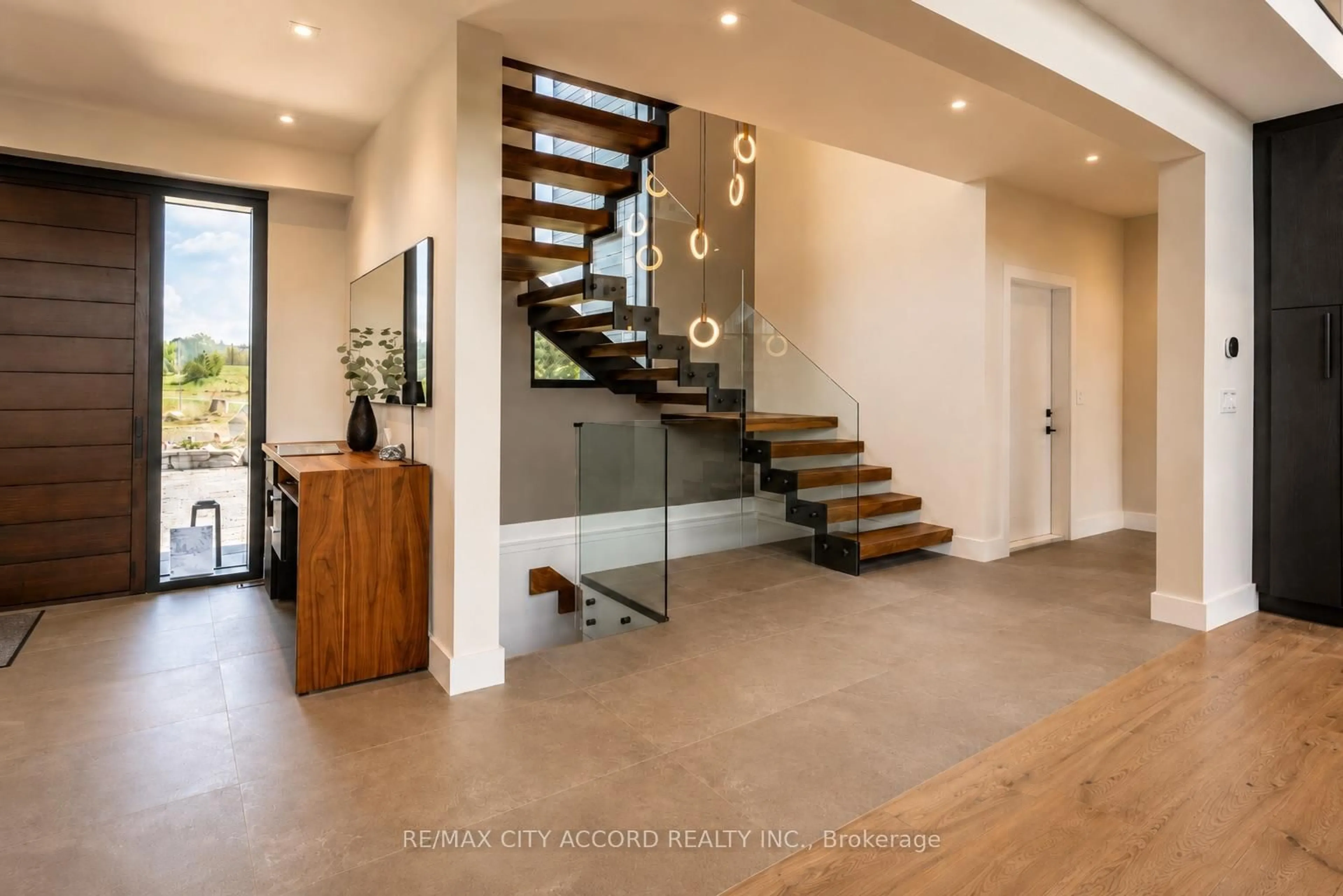 Indoor entryway for 23 Europe Lane, Huntsville Ontario P1H 2J3