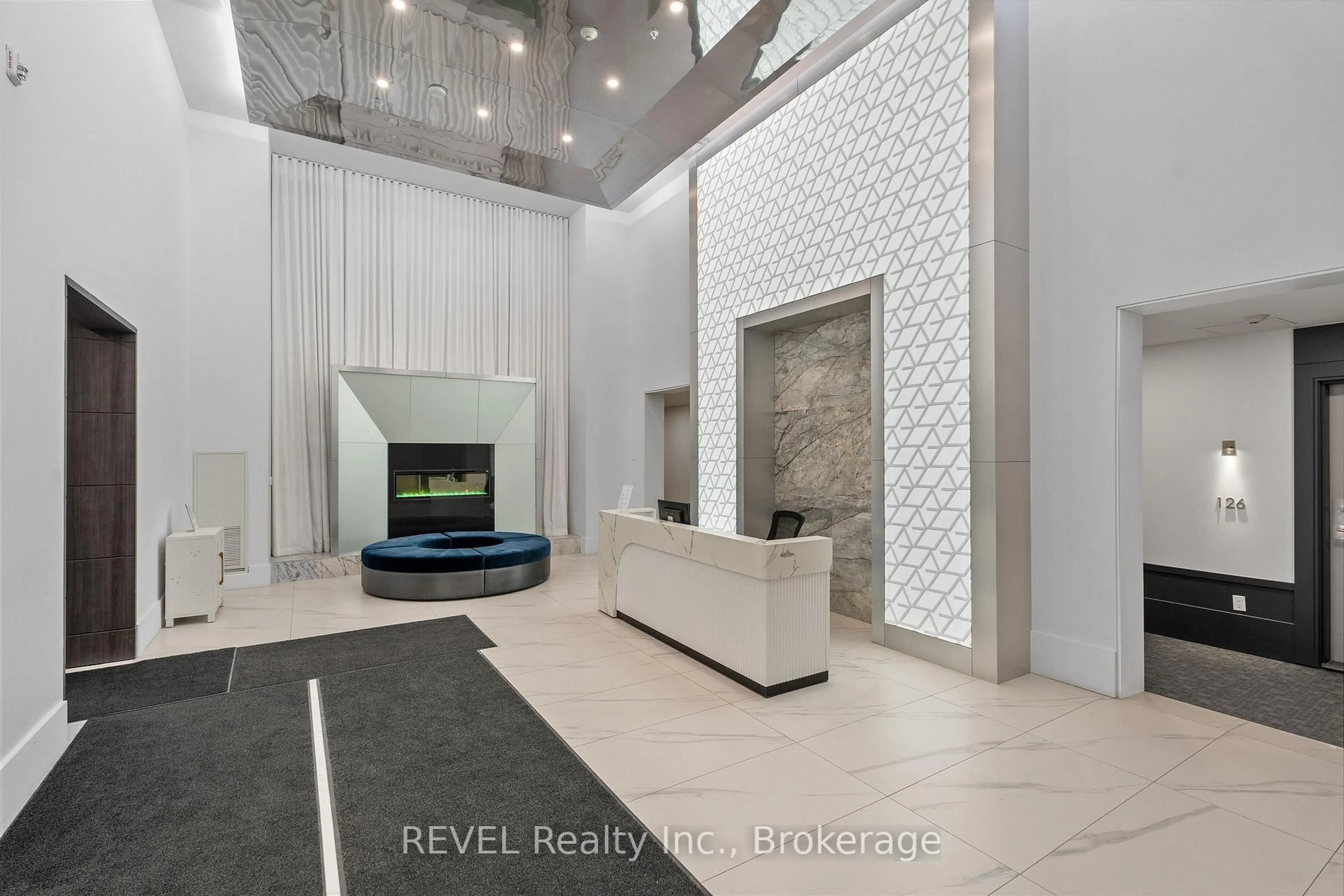 Indoor foyer for 16 Concord Pl #410, Grimsby Ontario L3M 4E8