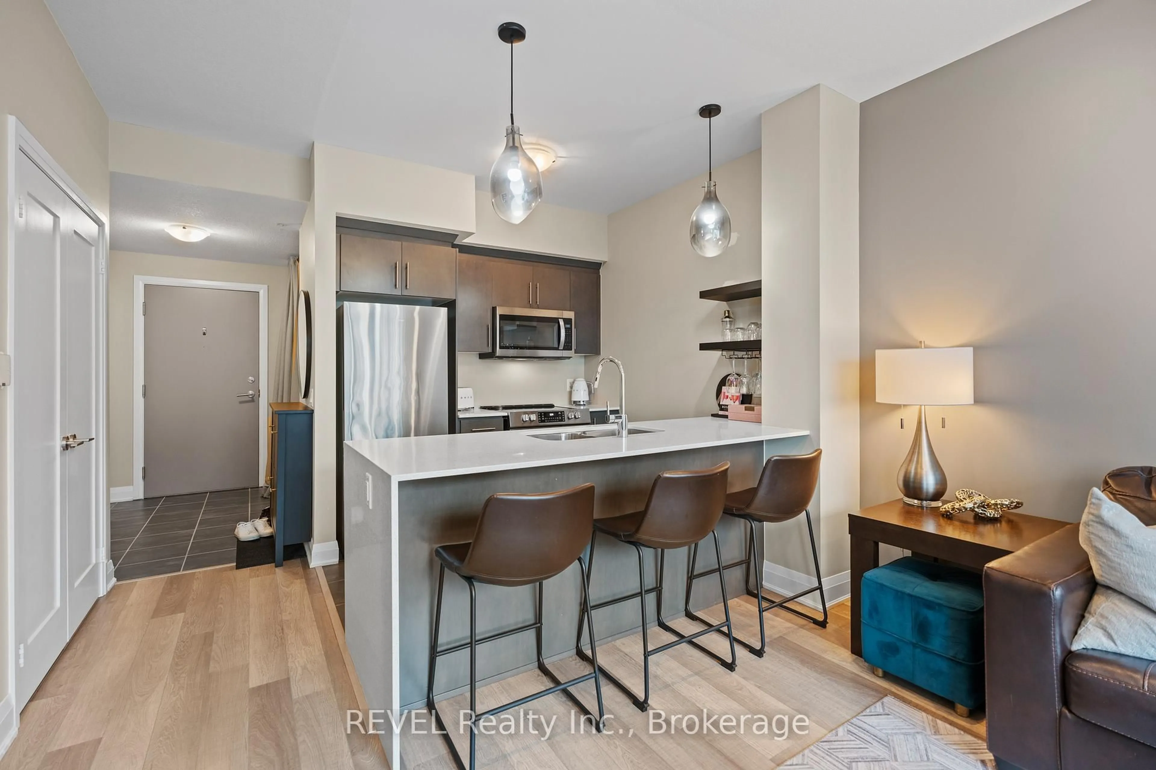 Open concept kitchen, unknown for 16 Concord Pl #410, Grimsby Ontario L3M 4E8