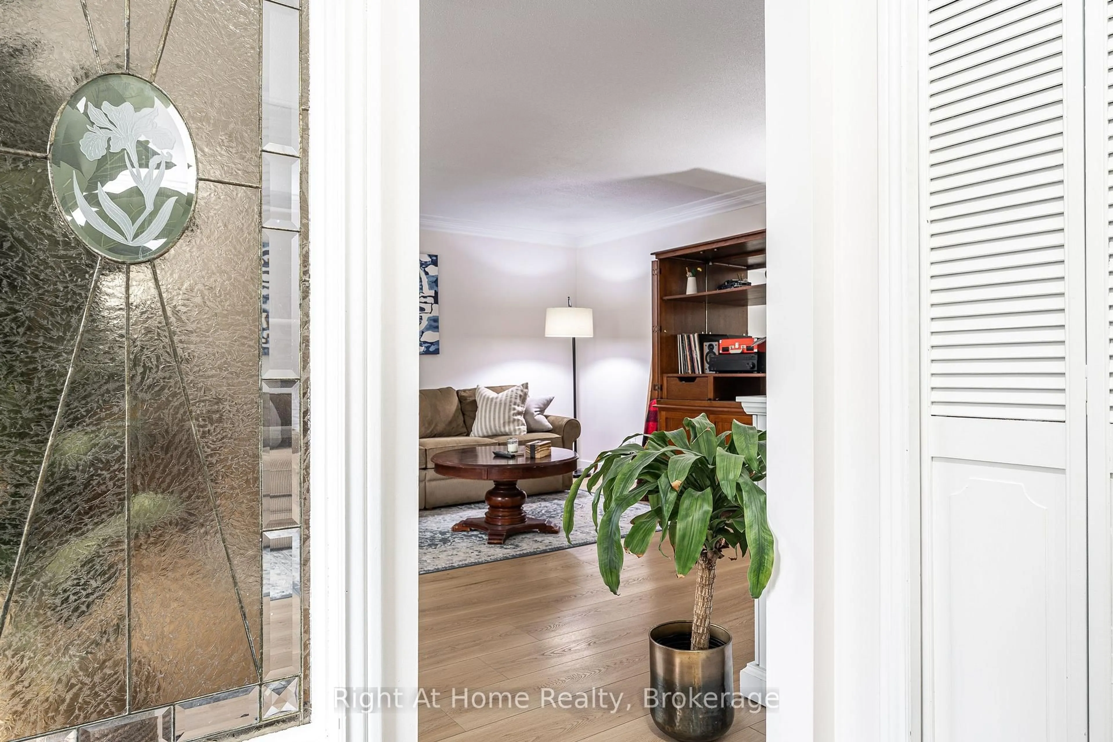 Indoor entryway for 34 White St, Stratford Ontario N5A 7M5