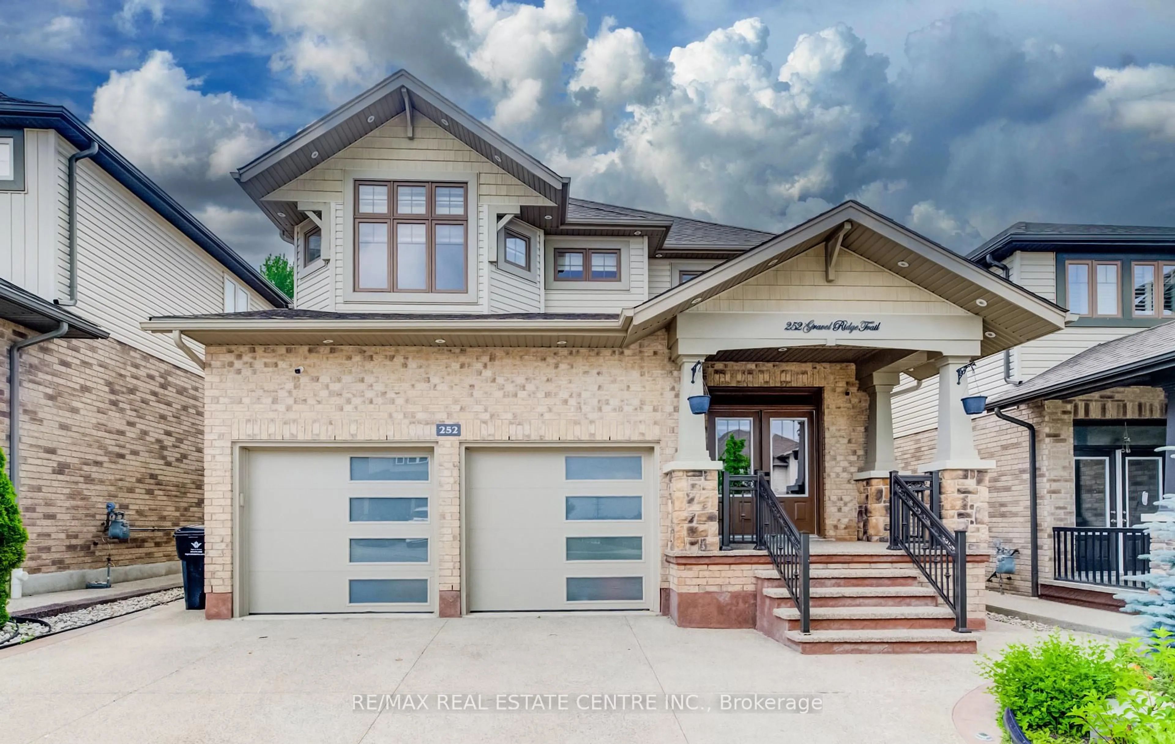 Home with brick exterior material, street for 252 Gravel Ridge Tr, Kitchener Ontario N2E 0C5