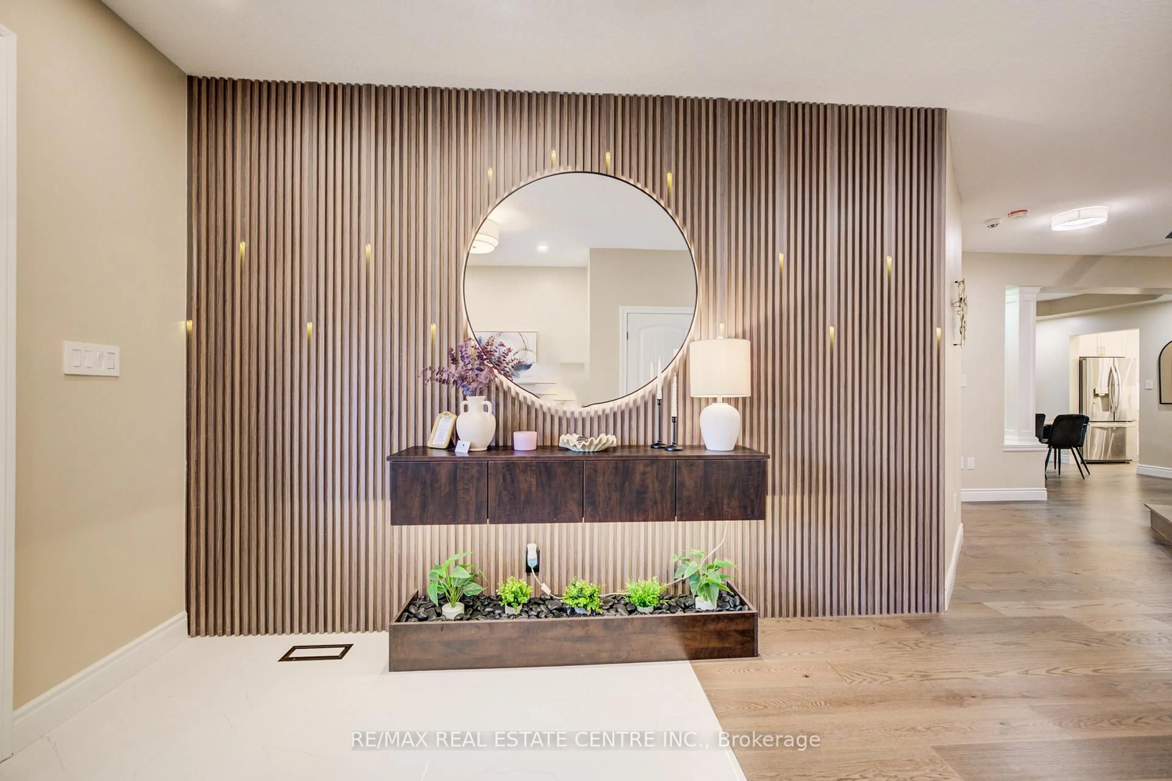 Indoor entryway for 252 Gravel Ridge Tr, Kitchener Ontario N2E 0C5