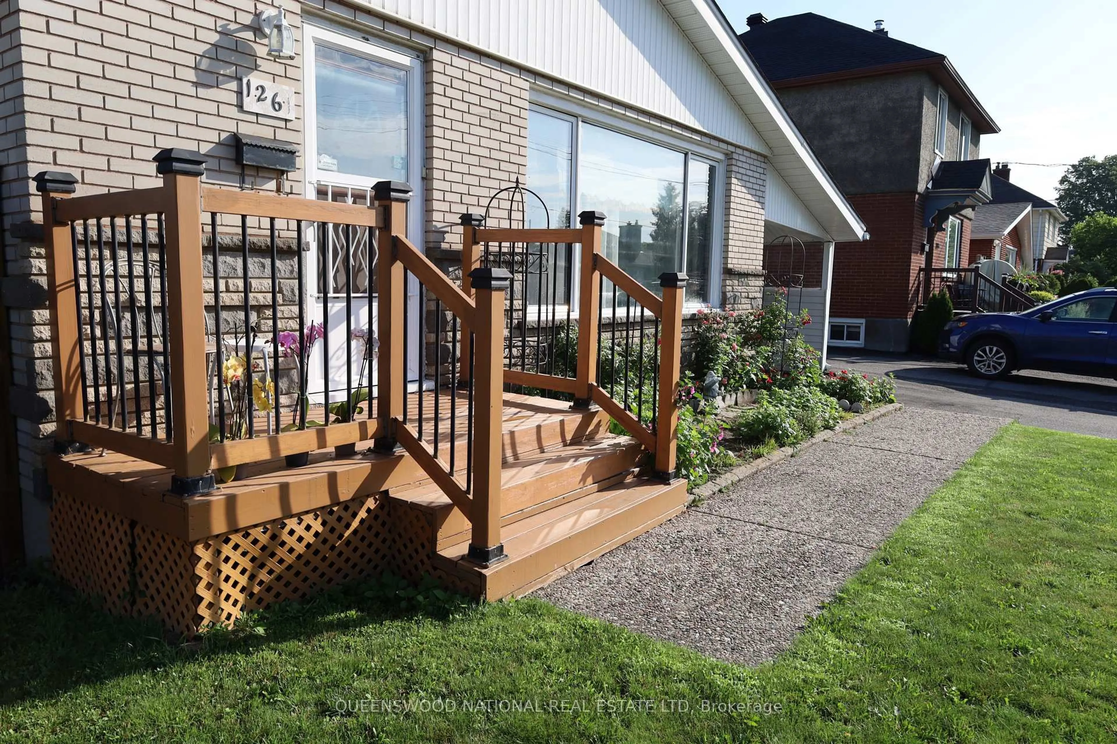 Patio, street for 1261 Brookline Ave, Ottawa Ontario K1V 6S4