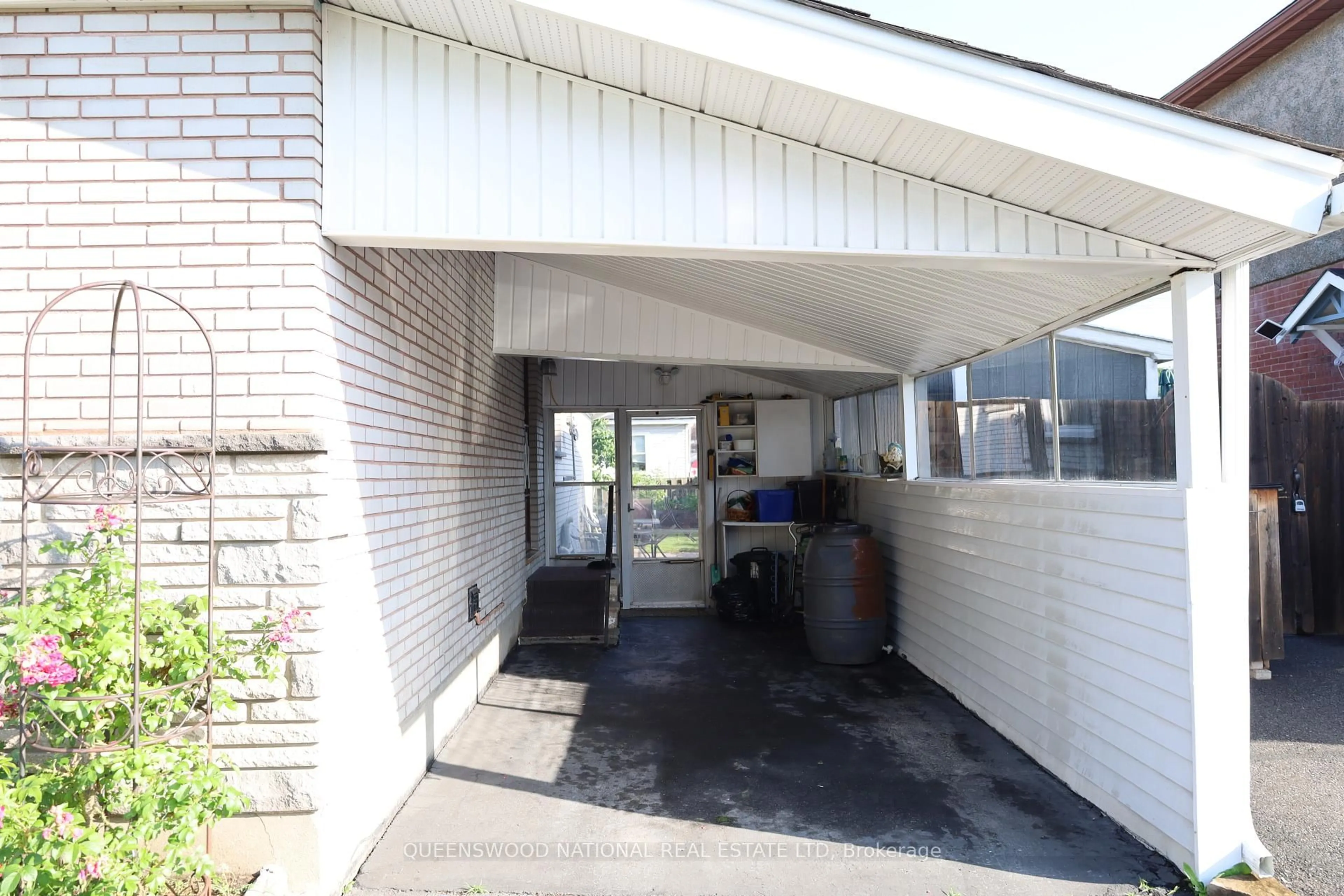 Unknown for 1261 Brookline Ave, Ottawa Ontario K1V 6S4