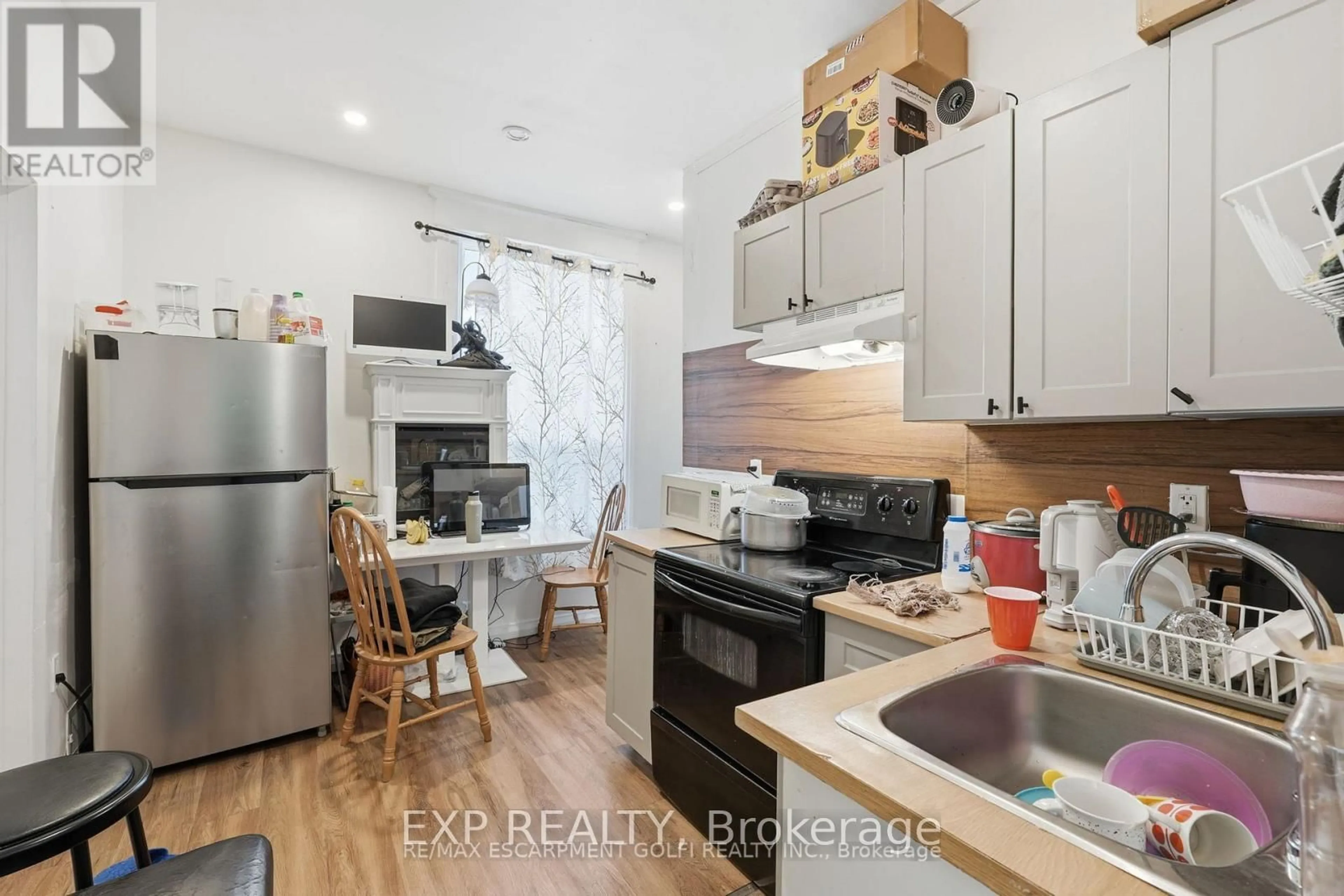 Unknown for 90 Sherman Ave, Hamilton Ontario L8L 6M4