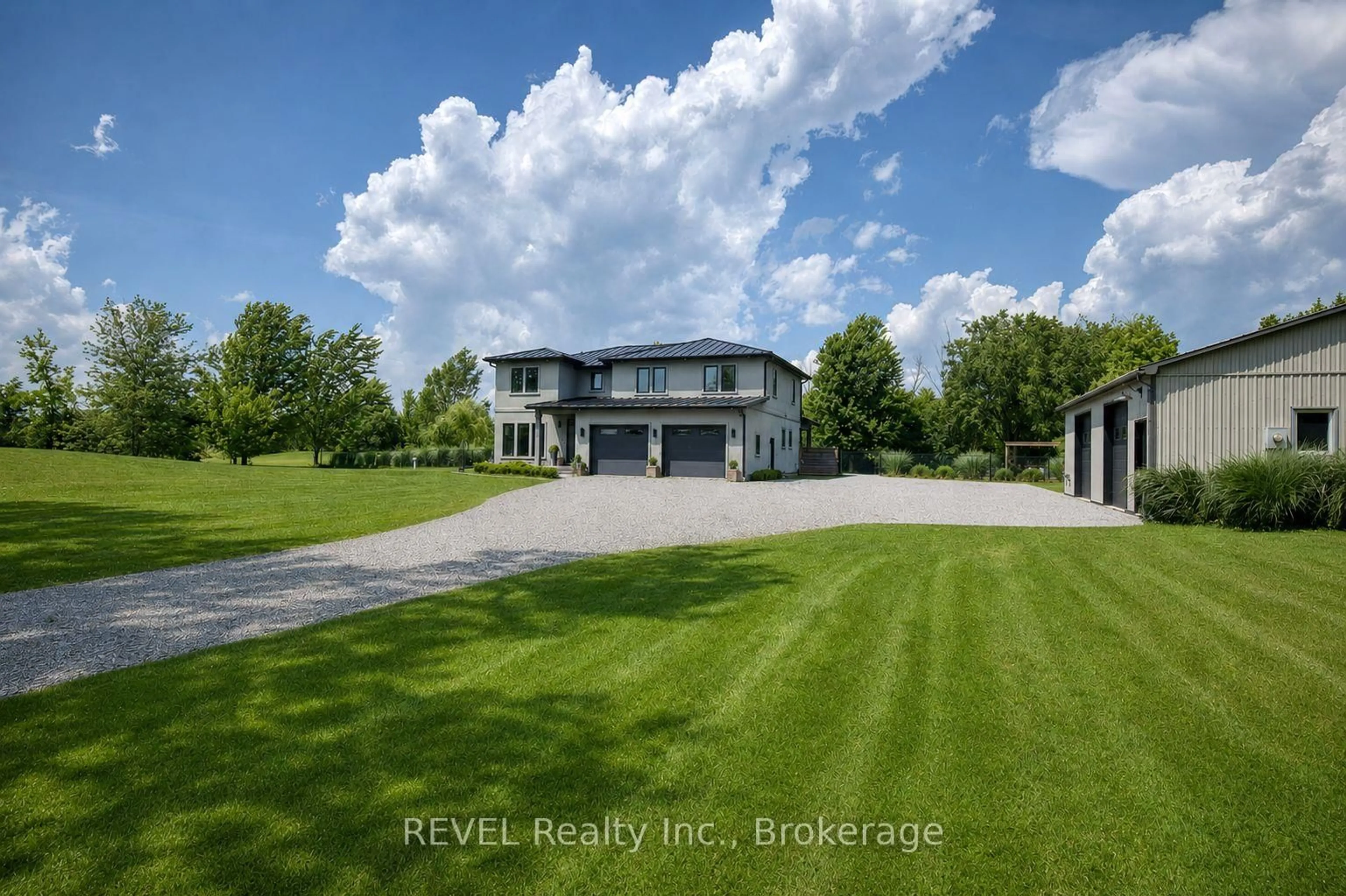 A pic from outside/outdoor area/front of a property/back of a property/a pic from drone, water/lake/river/ocean view for 1009 Canboro Rd, Pelham Ontario L0S 1C0
