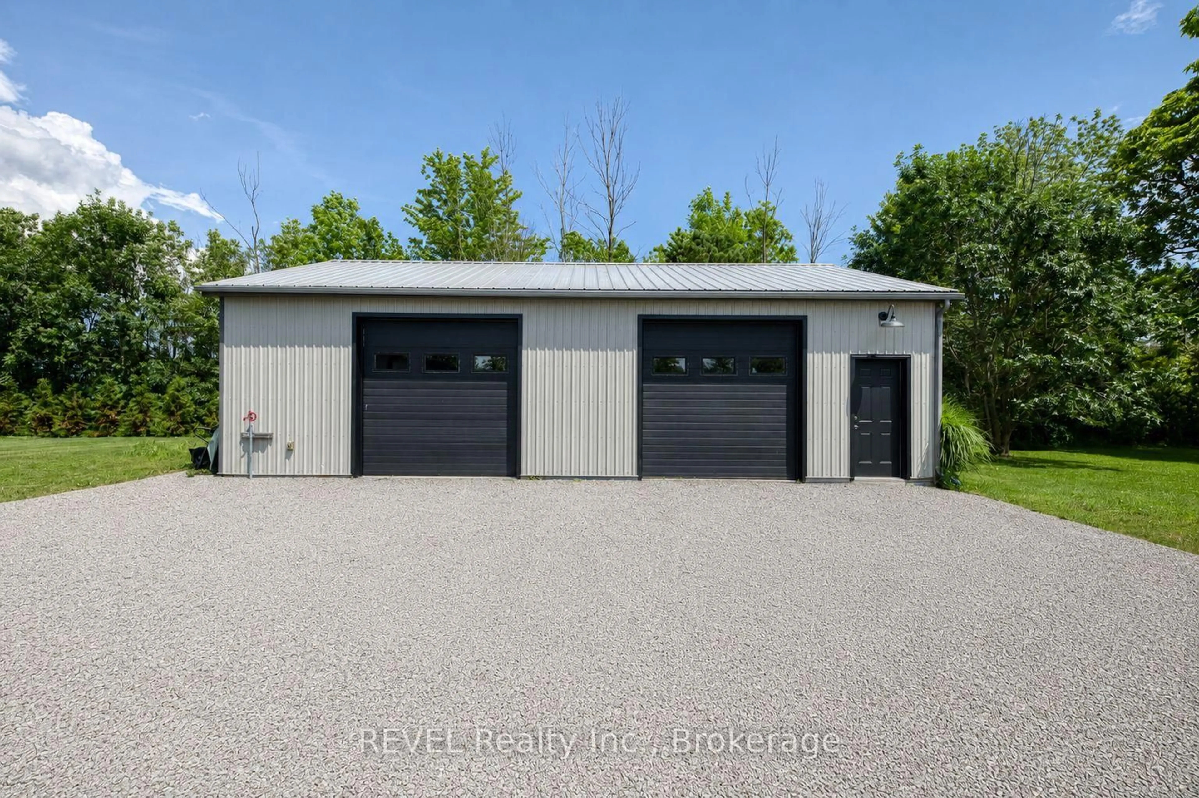 Indoor garage for 1009 Canboro Rd, Pelham Ontario L0S 1C0