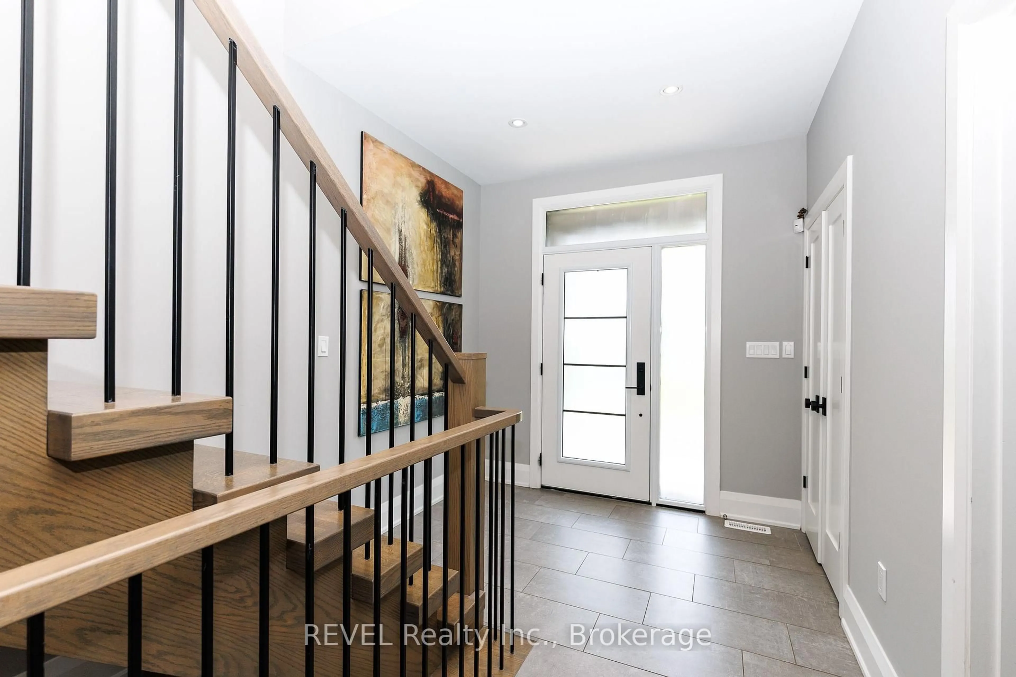 Indoor entryway for 1009 Canboro Rd, Pelham Ontario L0S 1C0