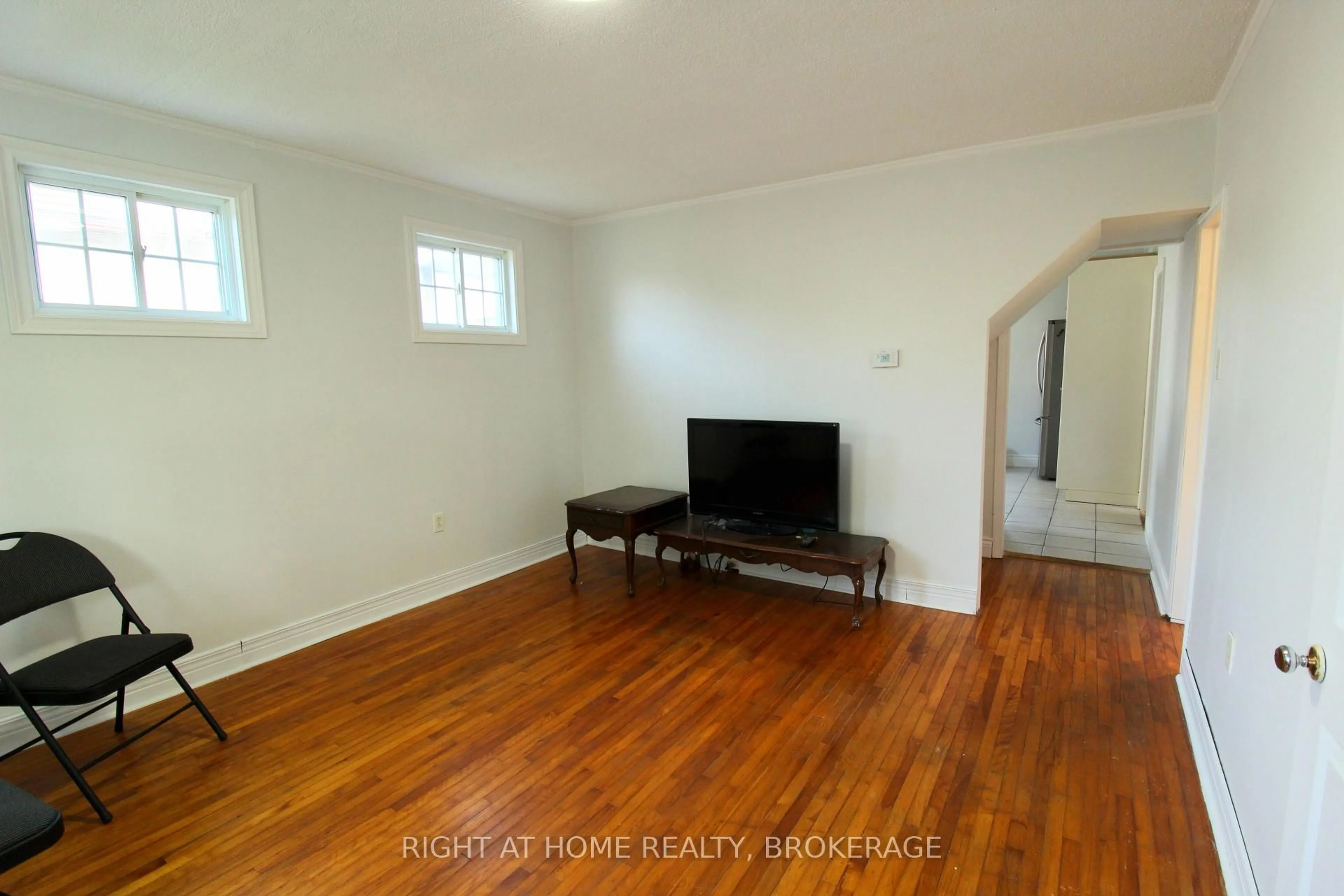 A pic of a room for 44 Cumming St, St. Catharines Ontario L2S 1H9