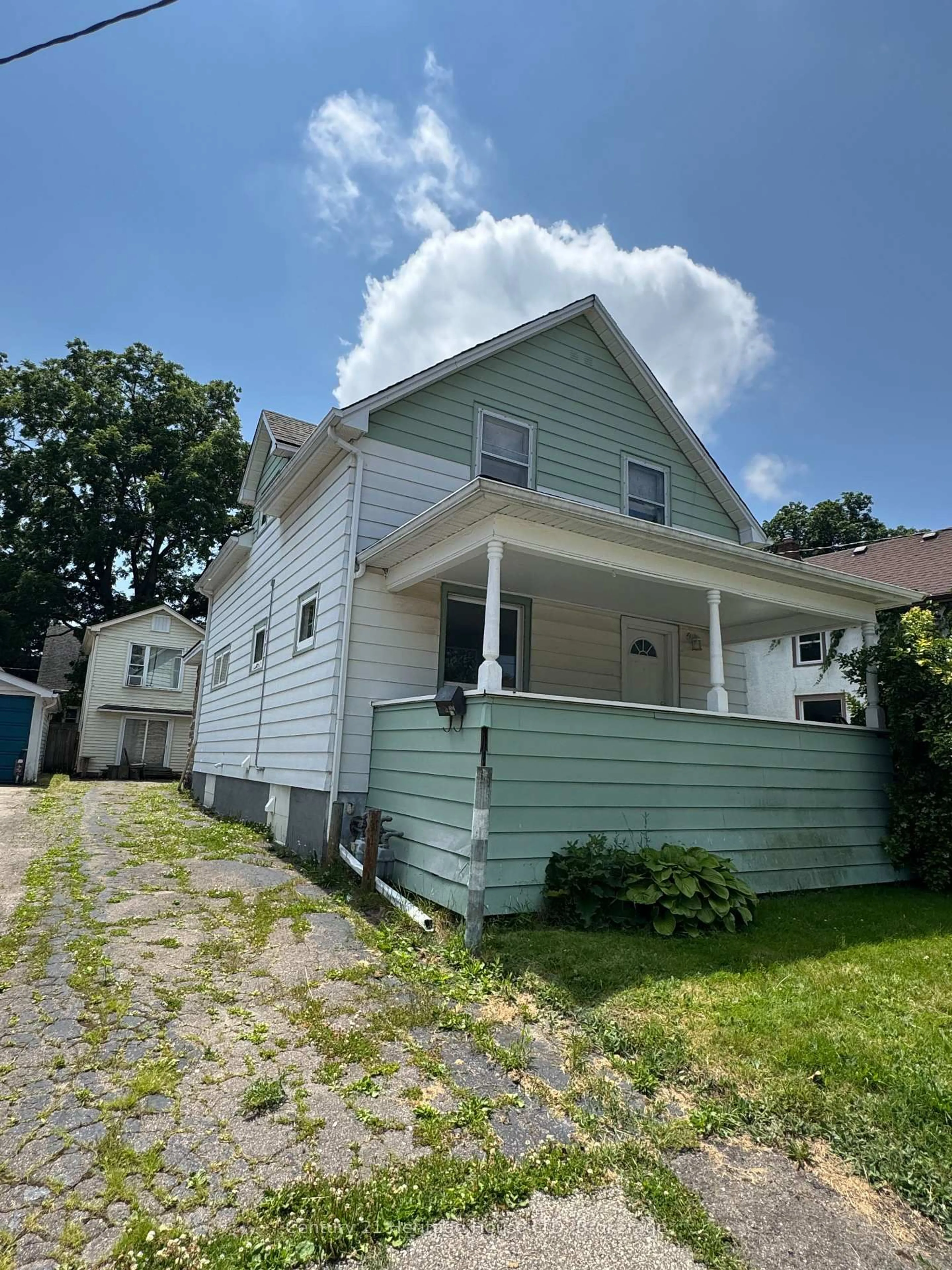 Home with vinyl exterior material, street for 4680 Ryerson Cres, Niagara Falls Ontario L2J 0E8