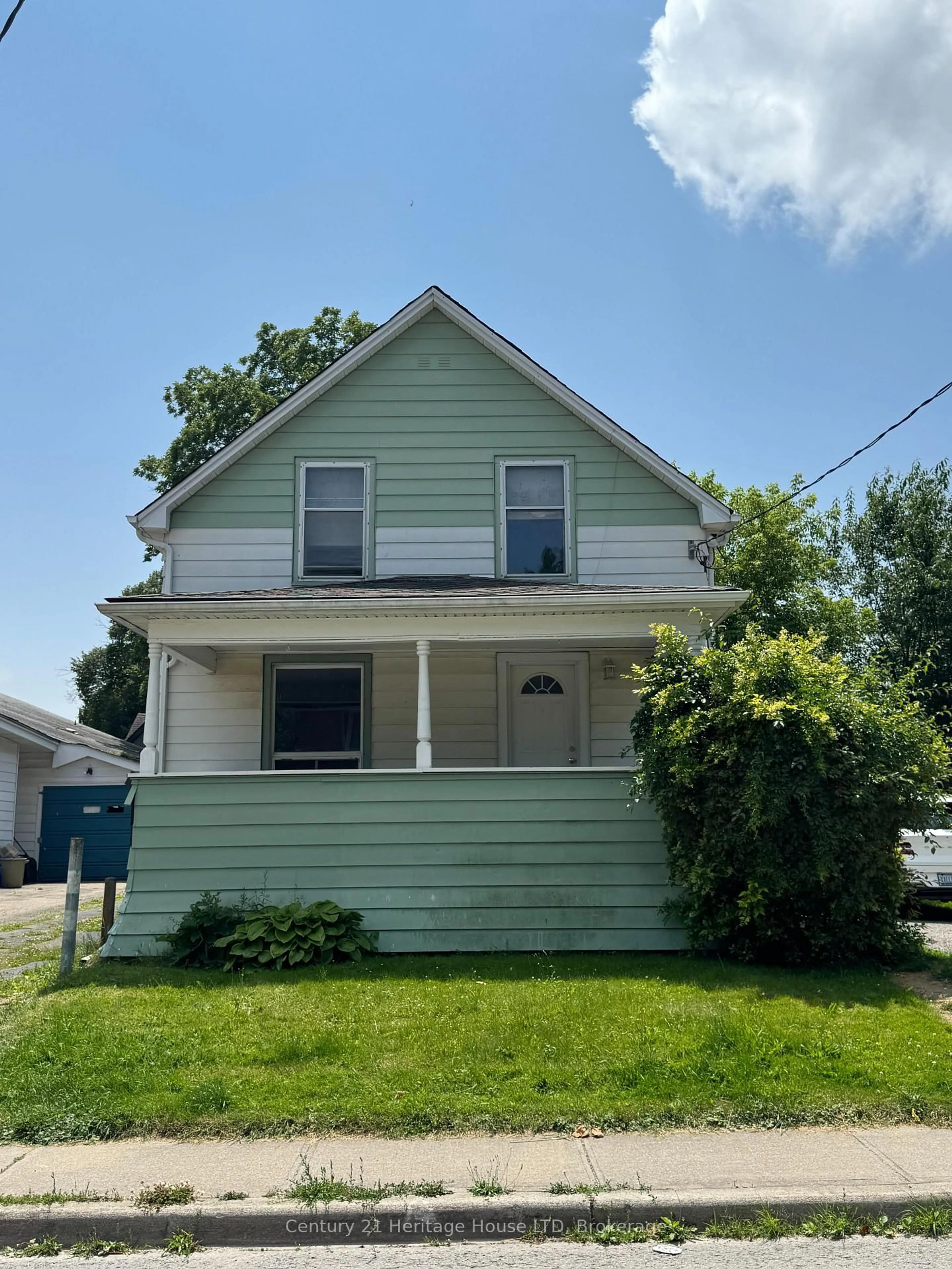 Home with vinyl exterior material, street for 4680 Ryerson Cres, Niagara Falls Ontario L2J 0E8