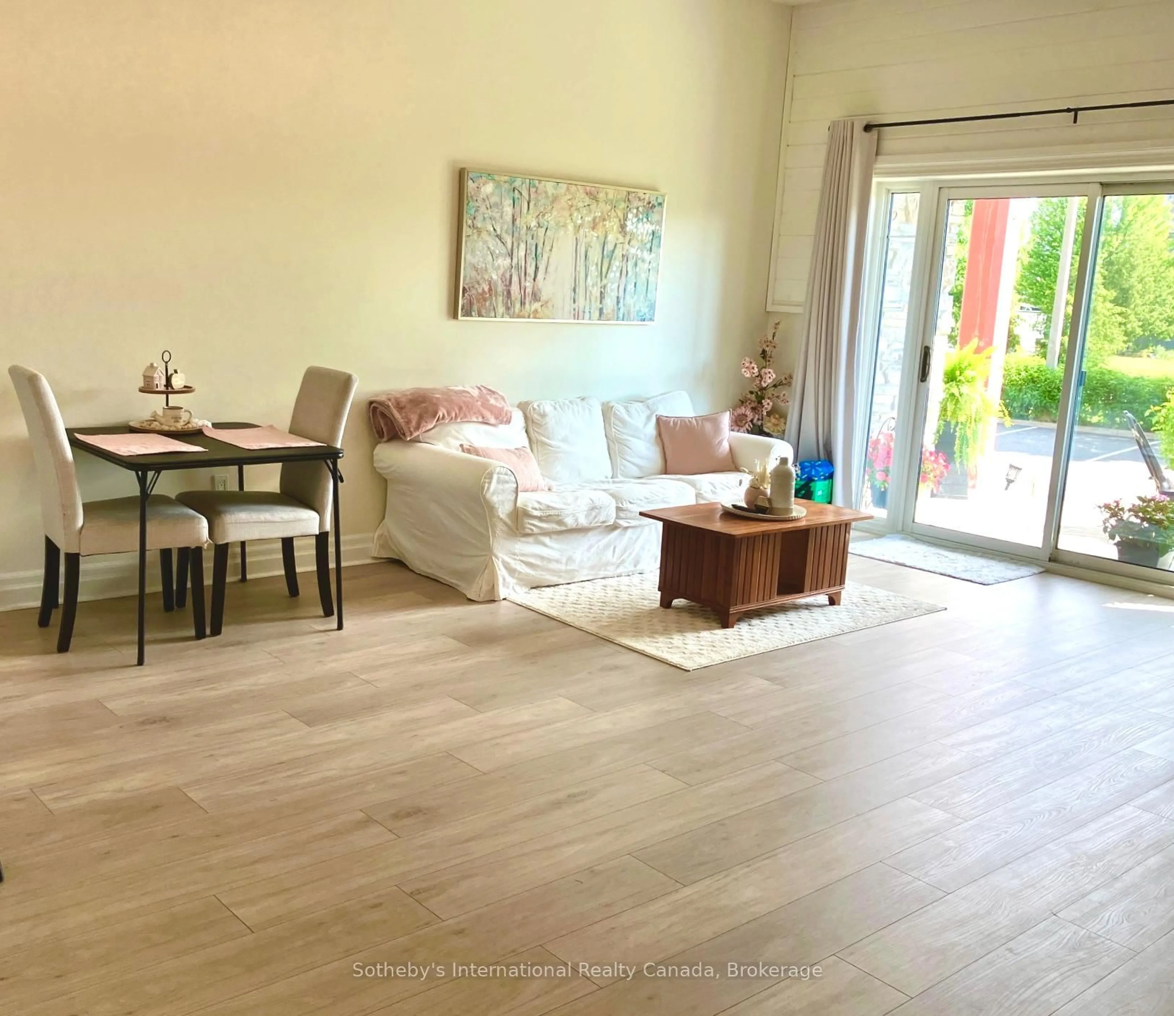 Living room with furniture, wood/laminate floor for 110 Steamship Bay Rd #102, Gravenhurst Ontario P1P 1Z9