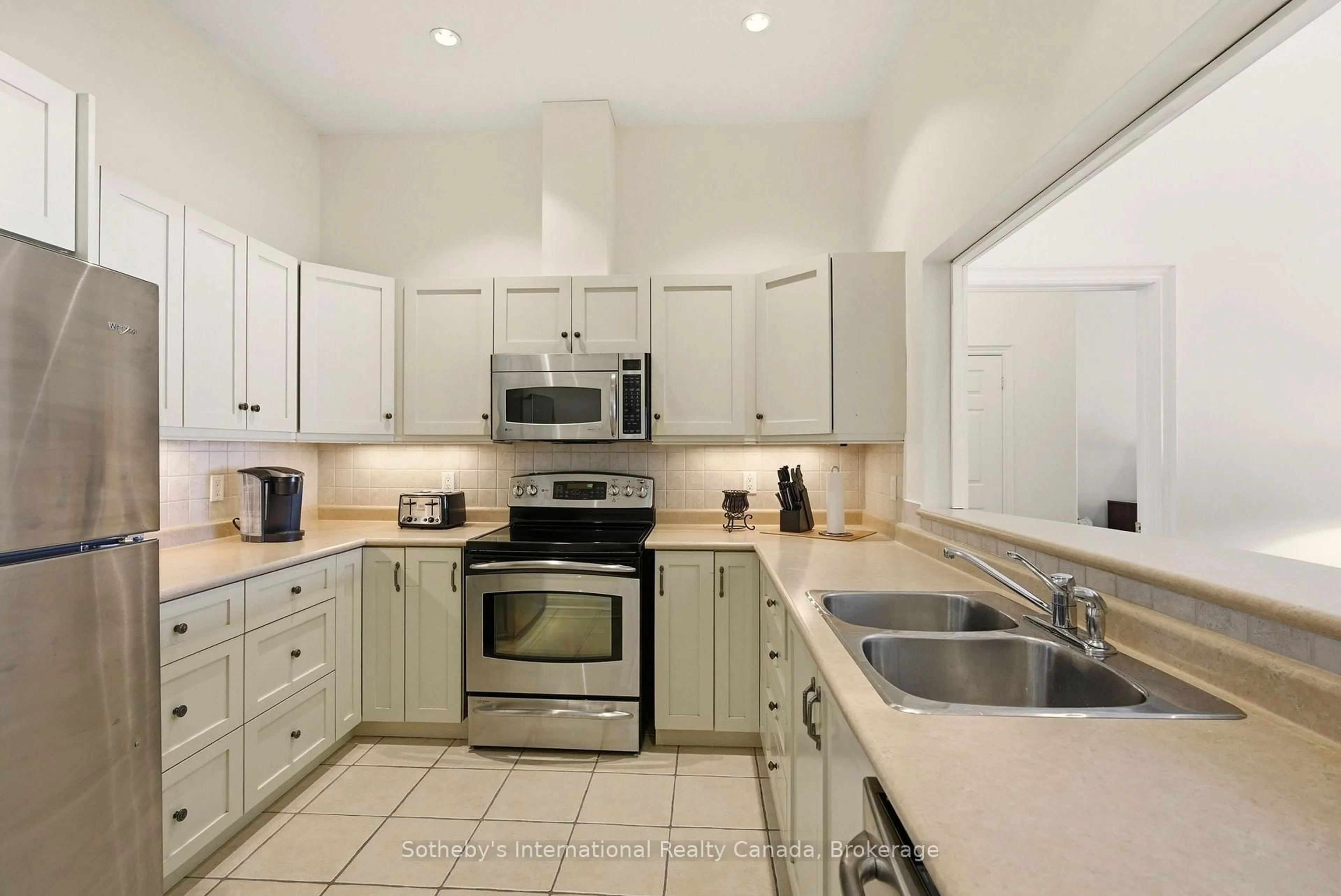 Standard kitchen, ceramic/tile floor for 110 Steamship Bay Rd #102, Gravenhurst Ontario P1P 1Z9