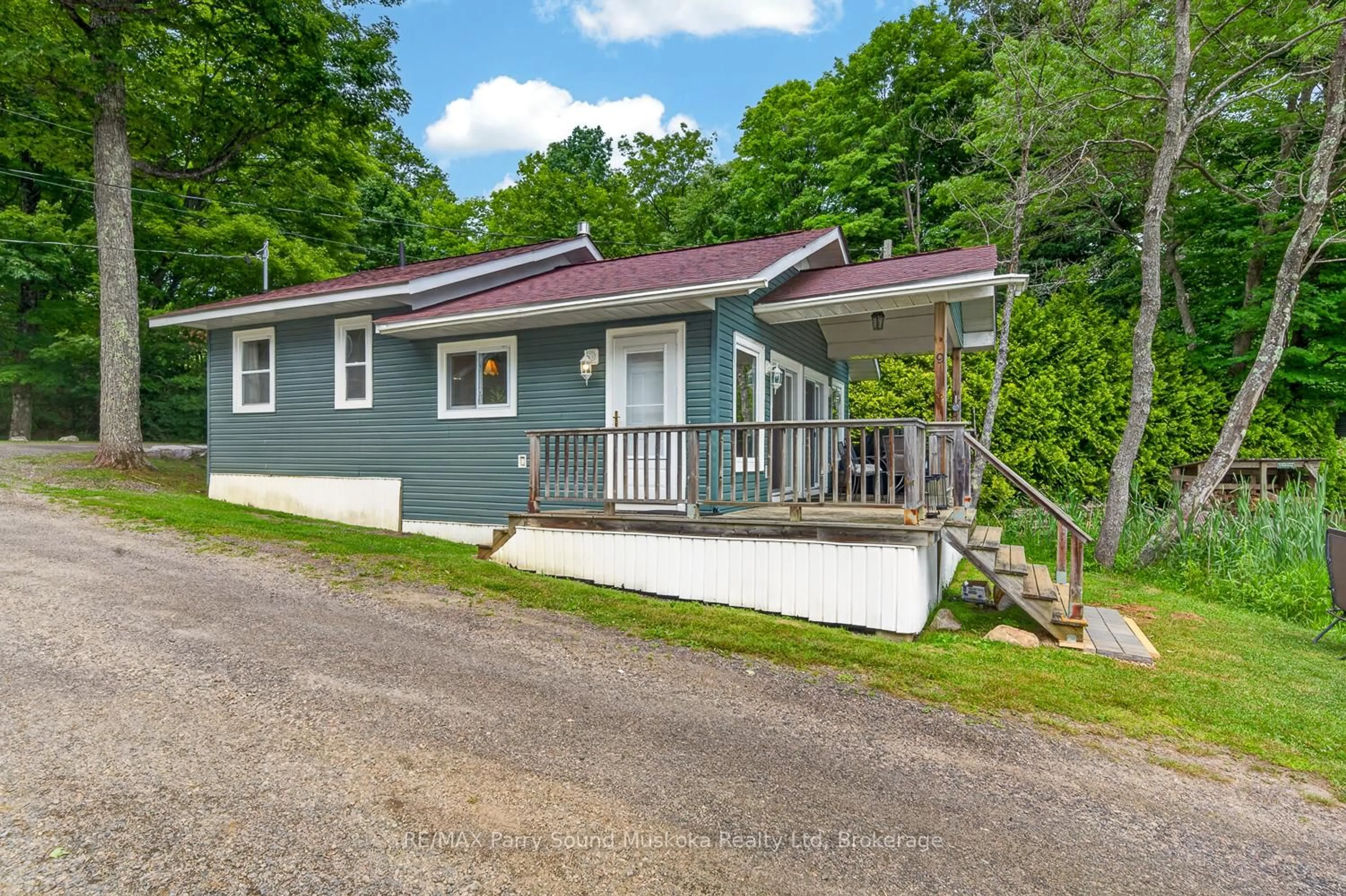 Home with vinyl exterior material, street for 7 Silver Point Rd #9, Seguin Ontario P2A 2W8