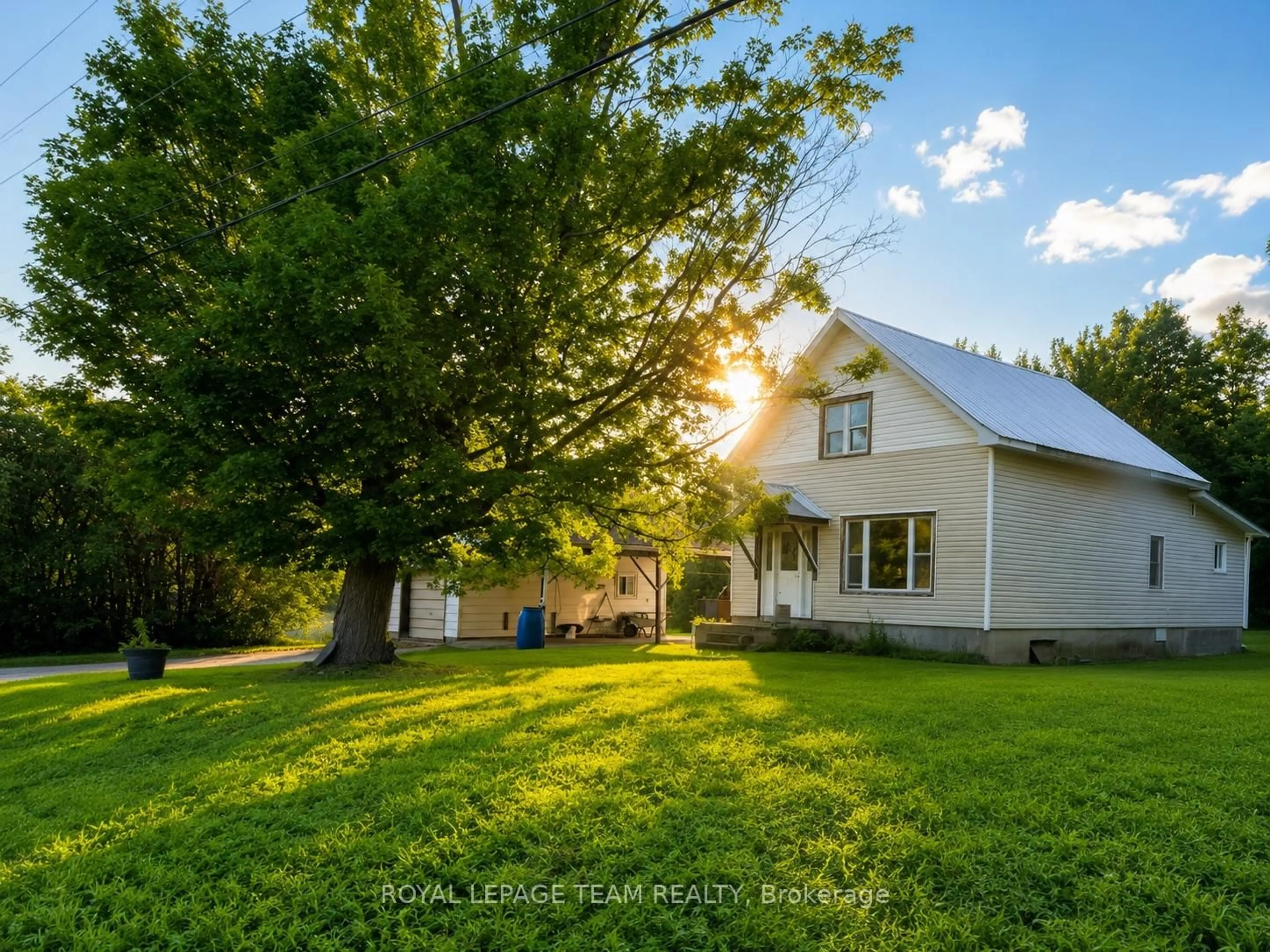 A pic from outside/outdoor area/front of a property/back of a property/a pic from drone, street for 88 Mill St, Killaloe Ontario K0J 2A0