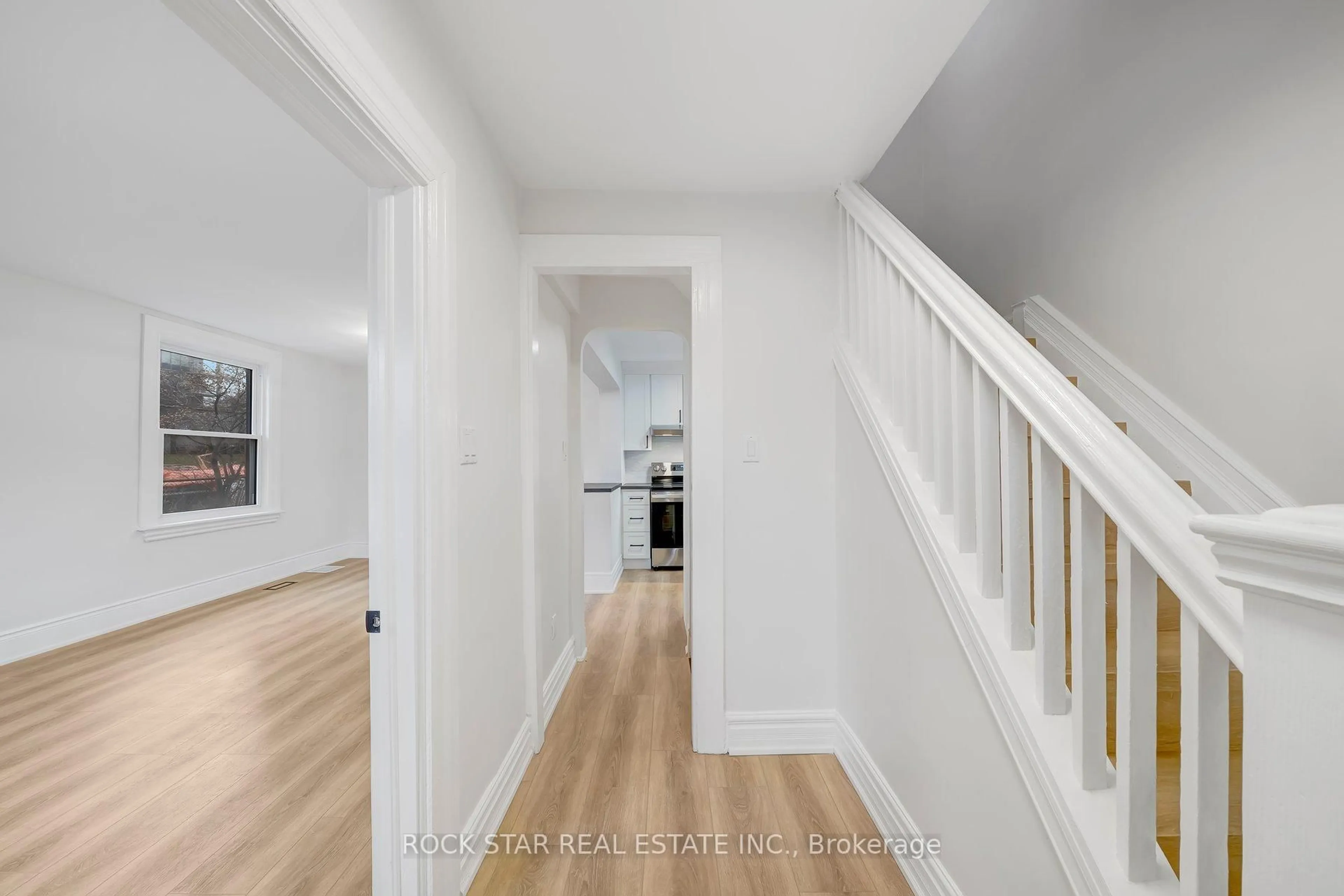 Indoor entryway for 73 Peter St, Hamilton Ontario L8R 1T4