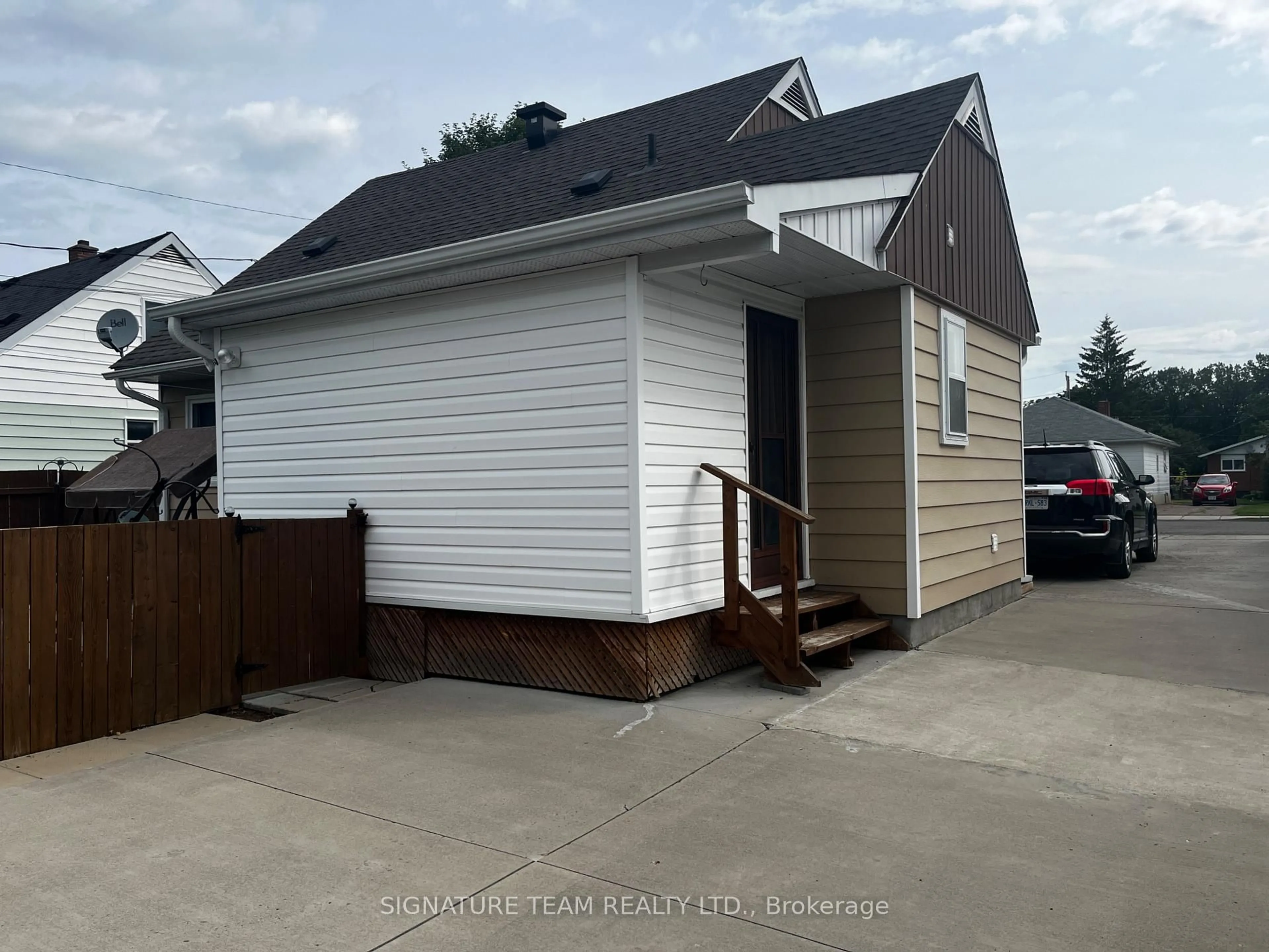 Unknown for 24 Peter St, Renfrew Ontario K7V 1H8