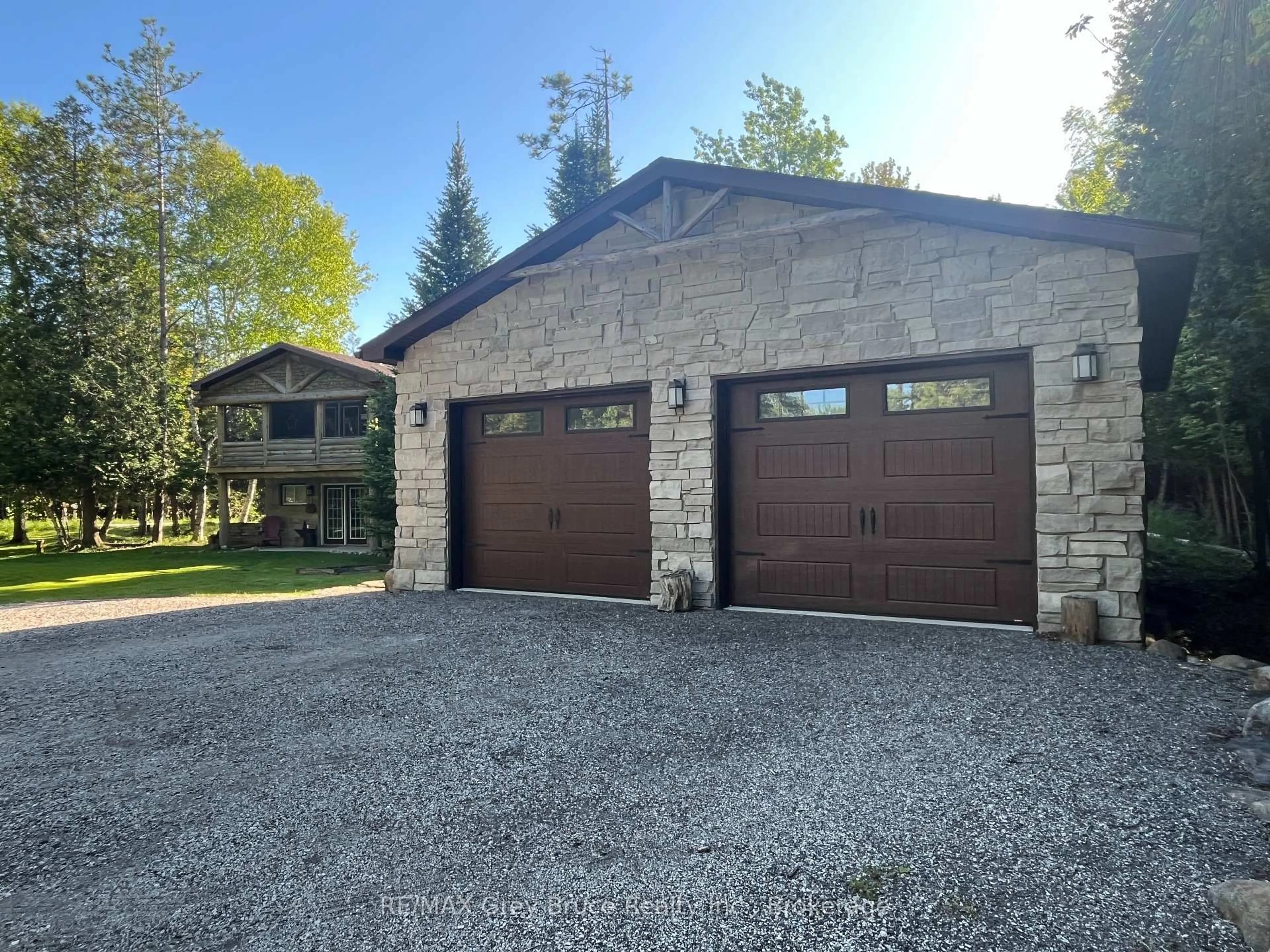 Indoor garage for 1535 15 Sdrd, South Bruce Peninsula Ontario N0H 2T0