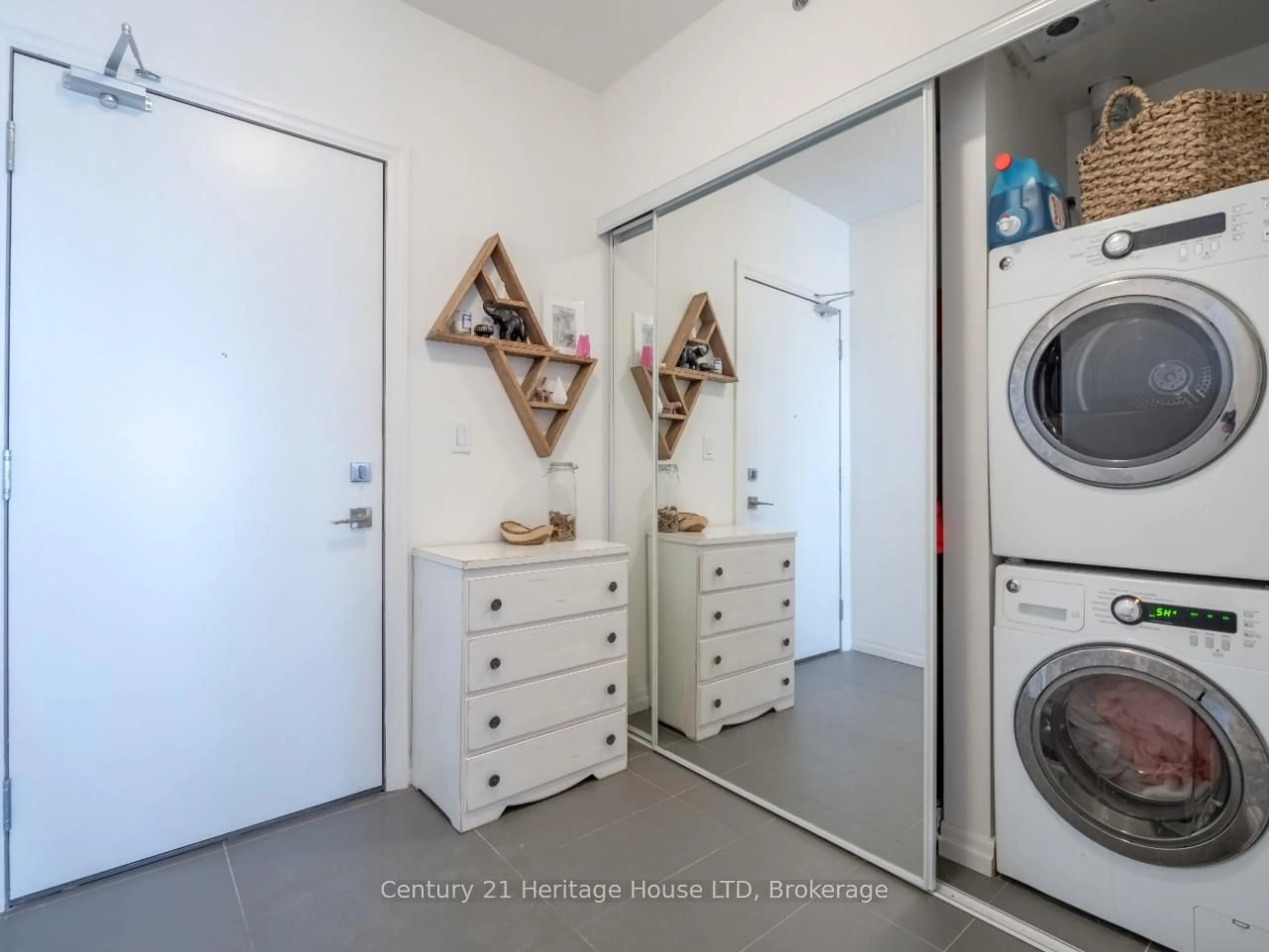 Laundry room for 560 NORTH SERVICE Rd #608, Grimsby Ontario L3M 0G3