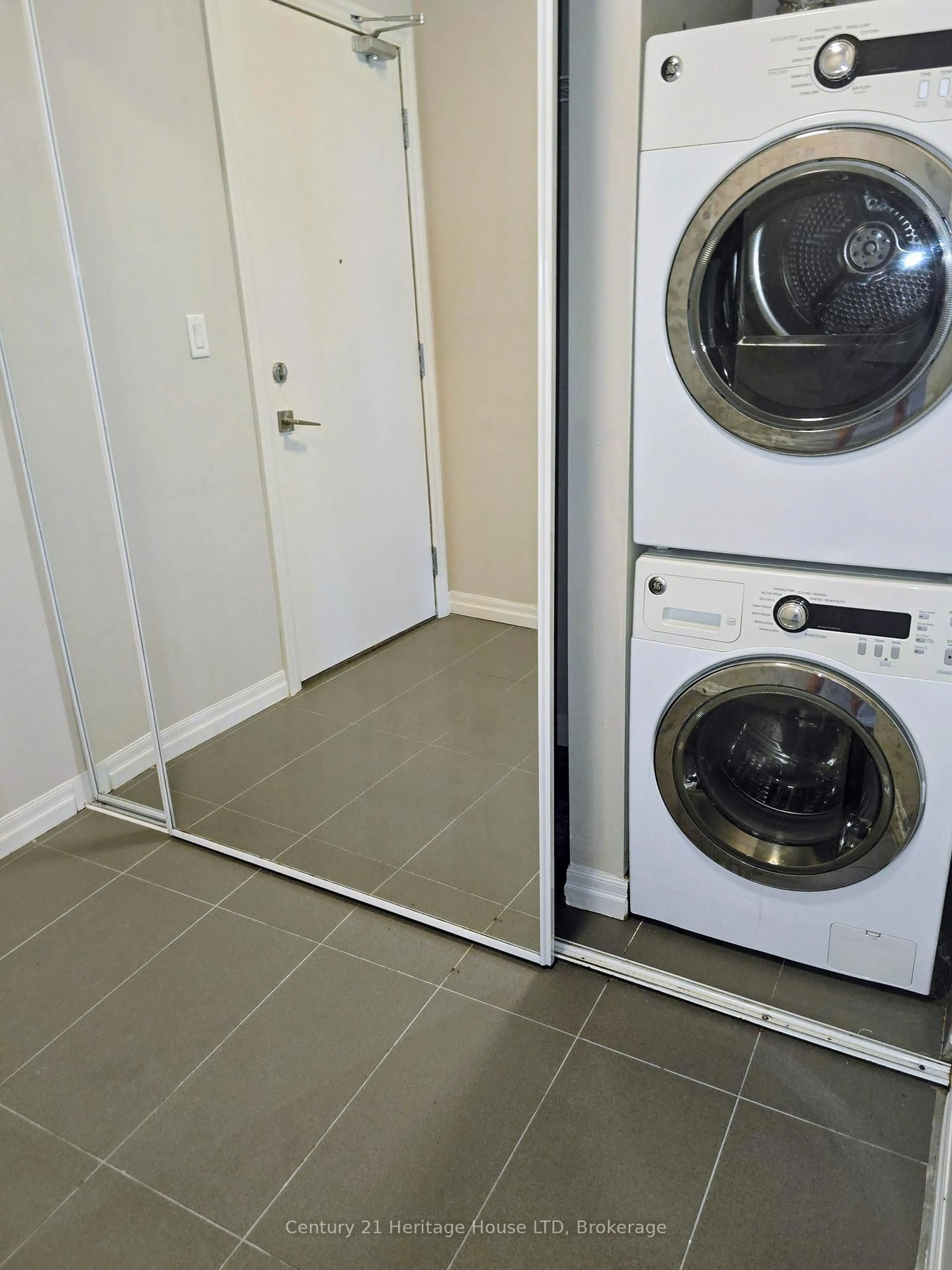 Laundry room for 560 NORTH SERVICE Rd #608, Grimsby Ontario L3M 0G3