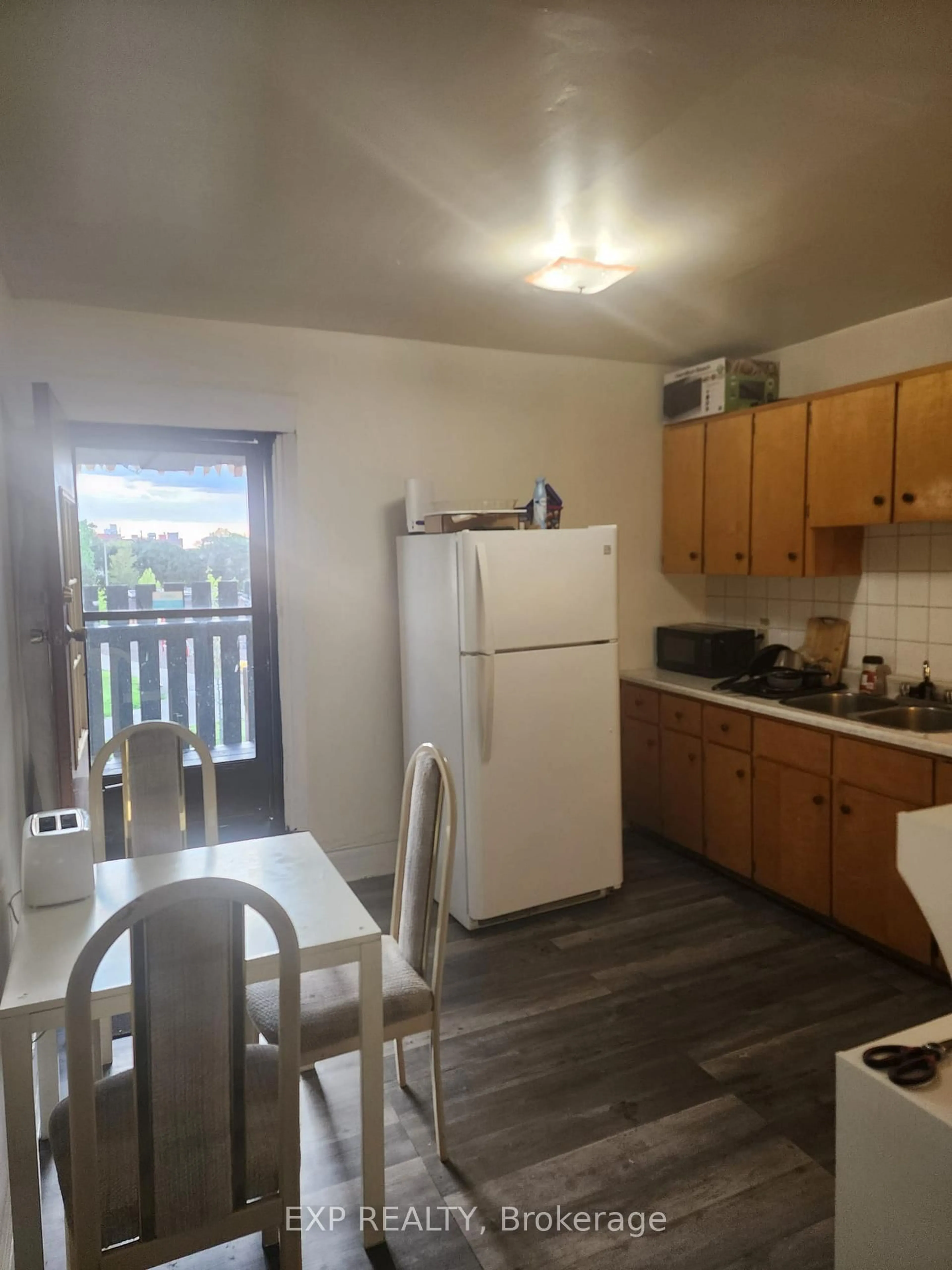 Standard kitchen, unknown for 521 Barton St, Hamilton Ontario L8L 2Y9