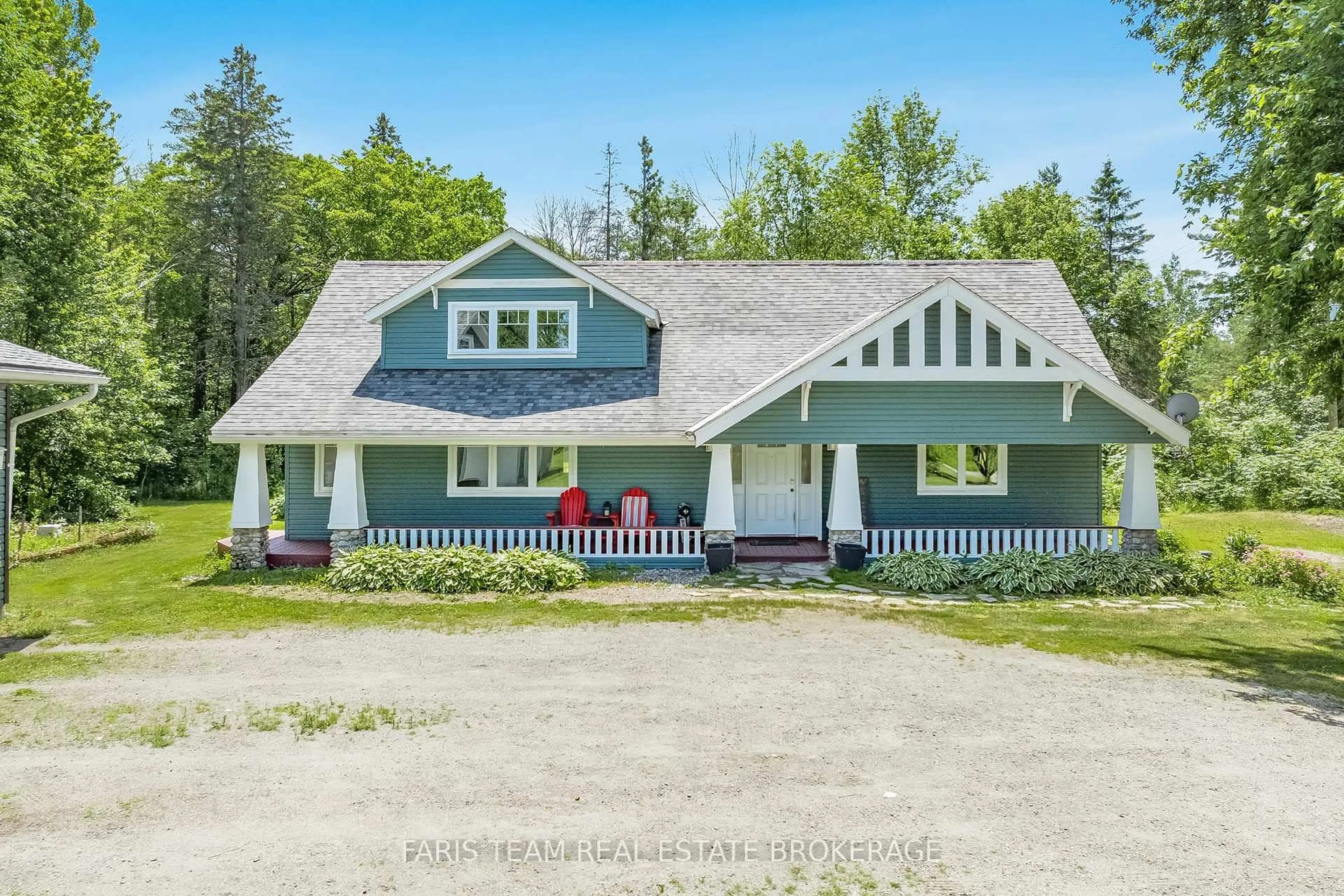 A pic from outside/outdoor area/front of a property/back of a property/a pic from drone, street for 1622 Houseys Rapids Rd, Gravenhurst Ontario P1P 1R3