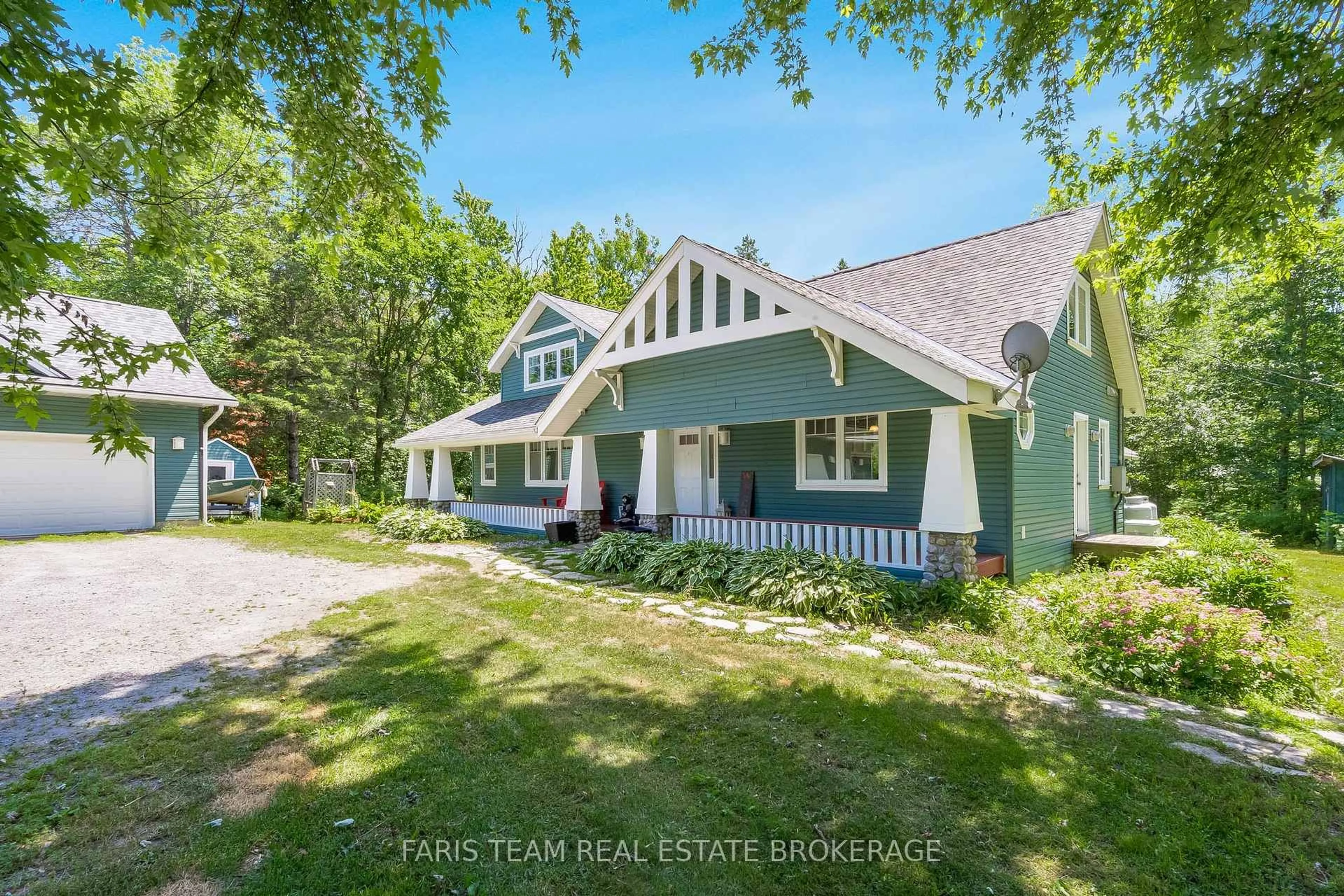 A pic from outside/outdoor area/front of a property/back of a property/a pic from drone, street for 1622 Houseys Rapids Rd, Gravenhurst Ontario P1P 1R3
