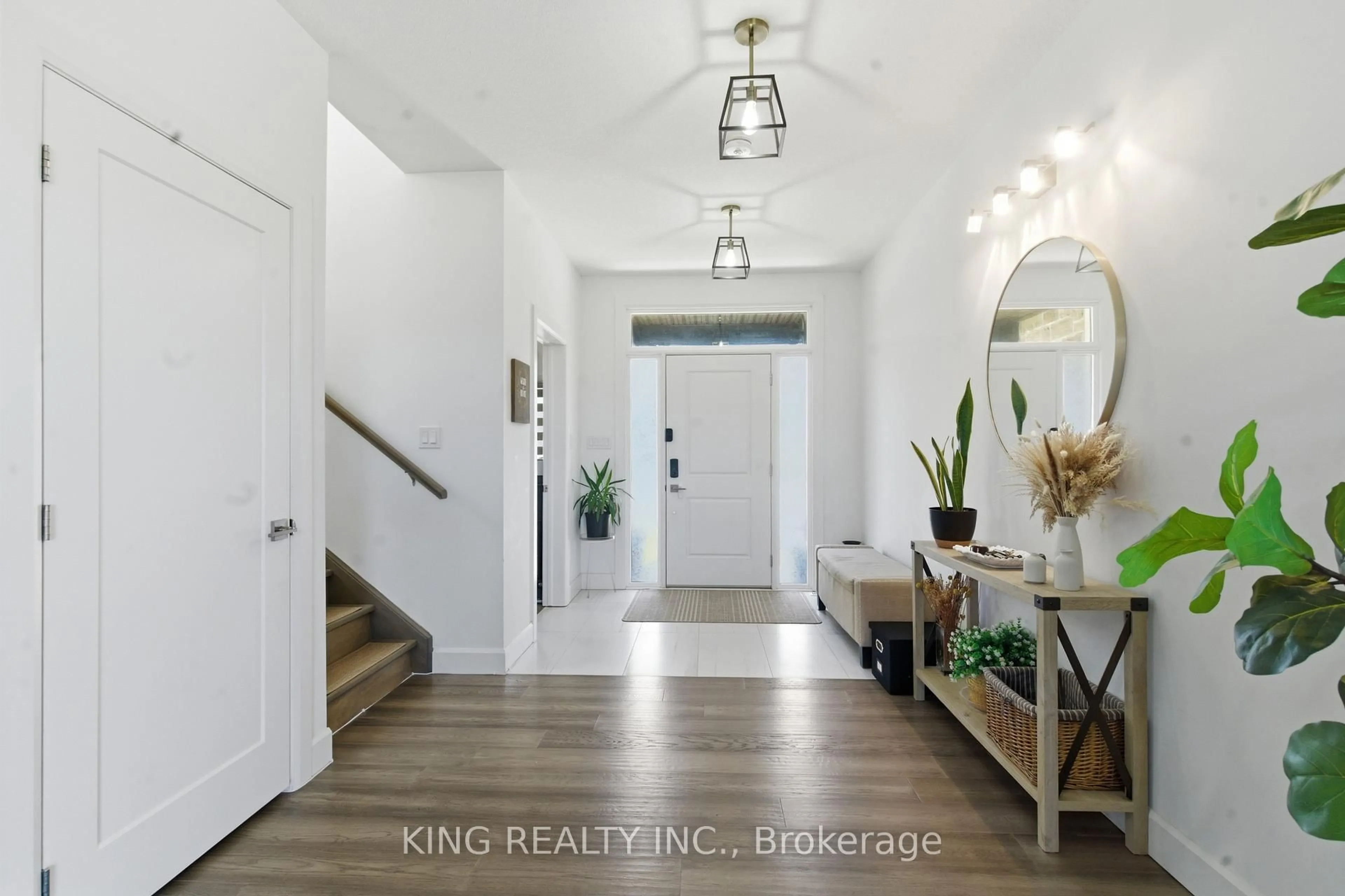Indoor entryway for 200 BOARDWALK Way, Thames Centre Ontario N0L 1G2
