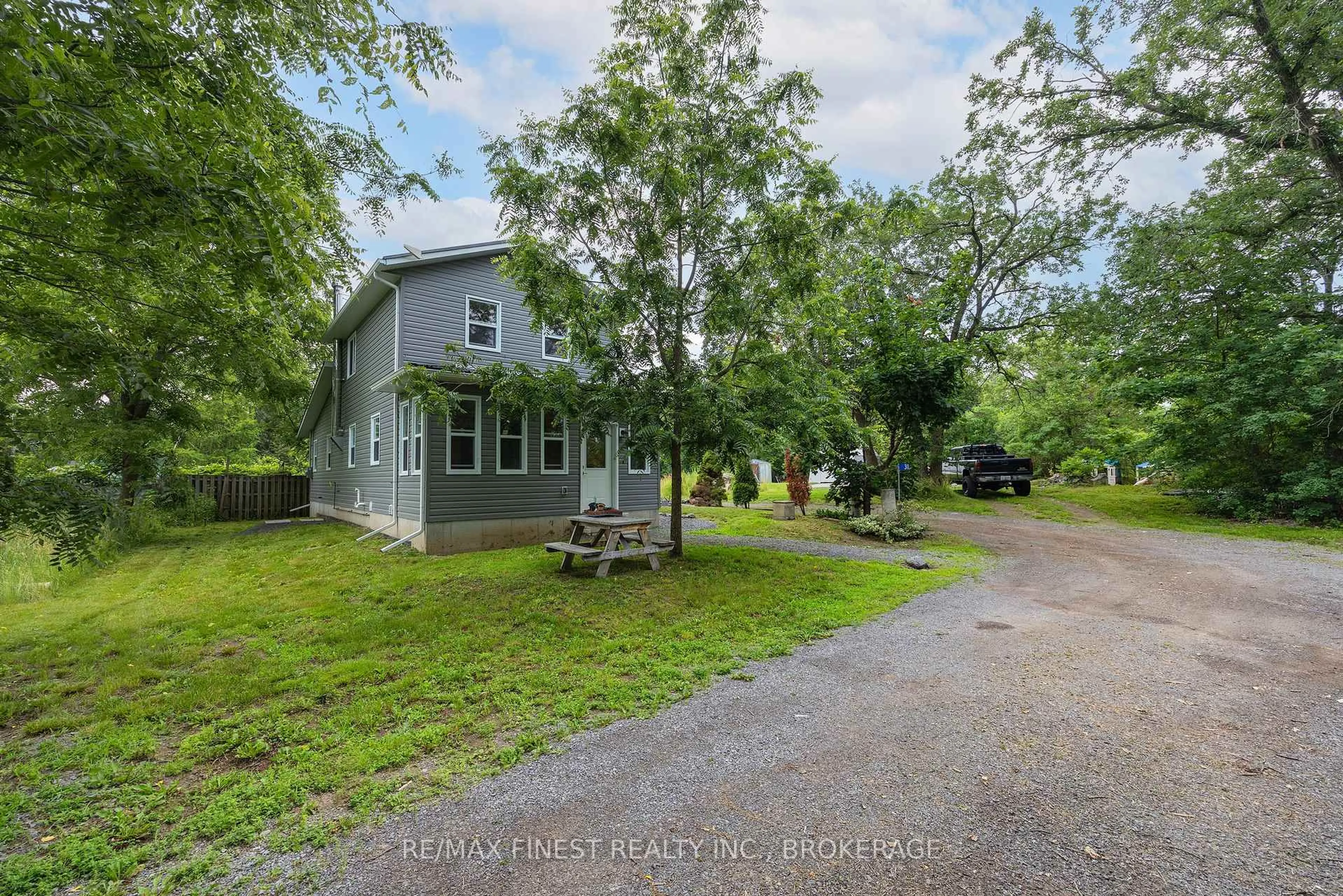 A pic from outside/outdoor area/front of a property/back of a property/a pic from drone, unknown for 31 Ashe Cres, Belleville Ontario K8N 4Z4