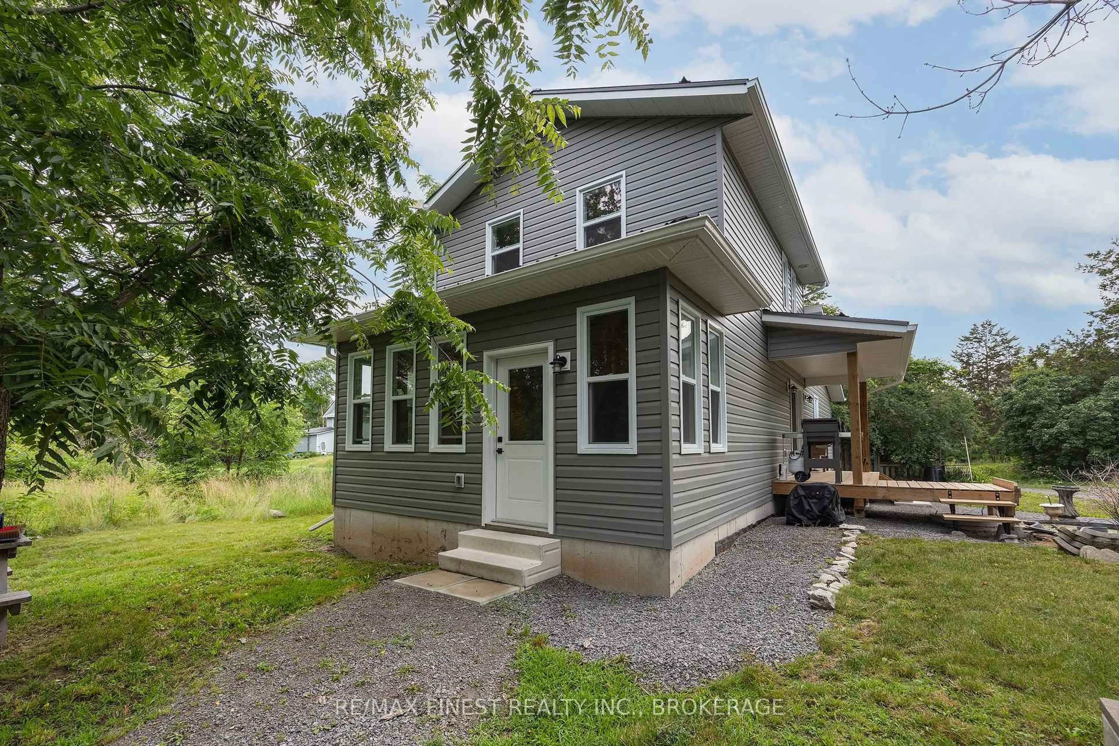 Home with vinyl exterior material, street for 31 Ashe Cres, Belleville Ontario K8N 4Z4