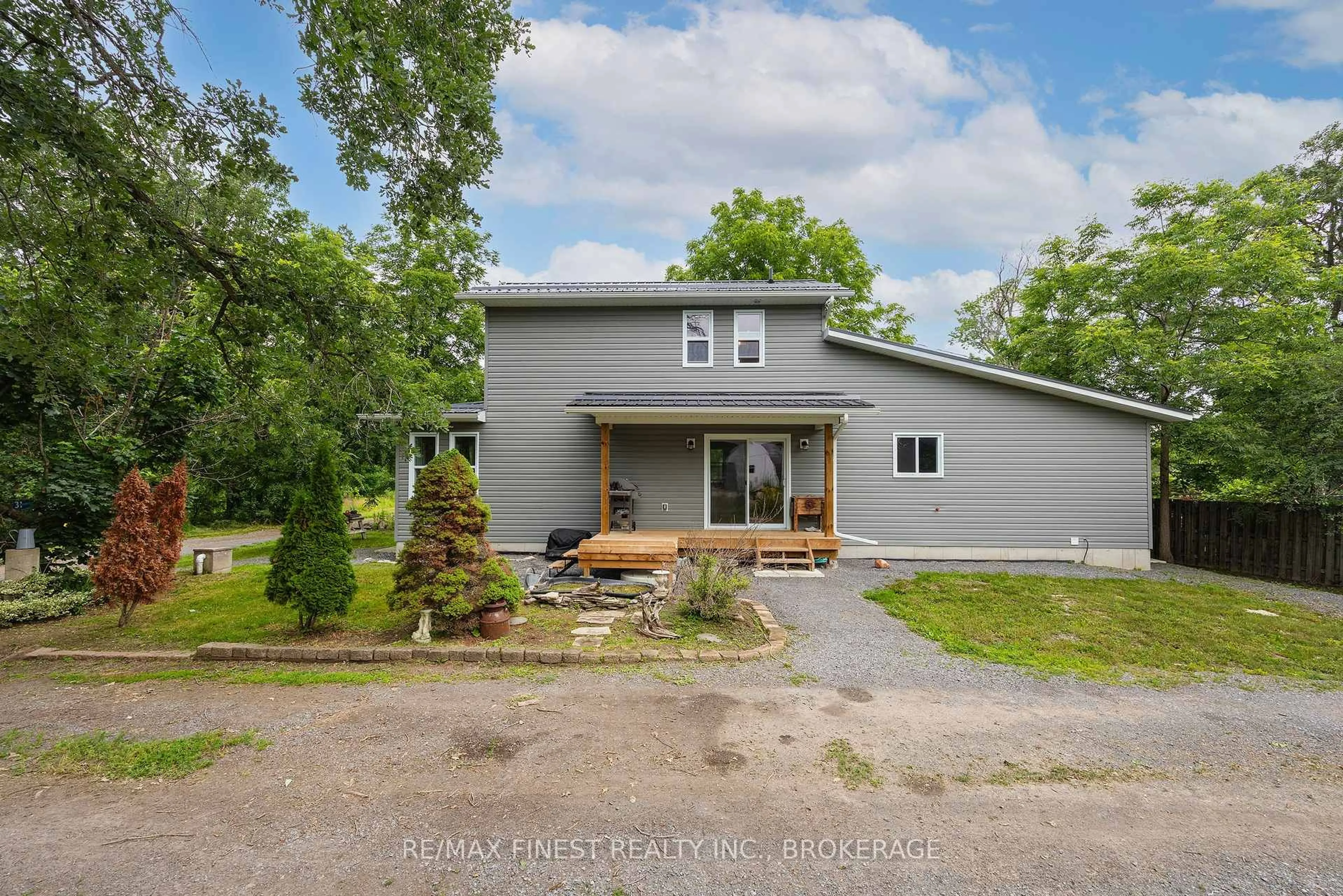 A pic from outside/outdoor area/front of a property/back of a property/a pic from drone, unknown for 31 Ashe Cres, Belleville Ontario K8N 4Z4
