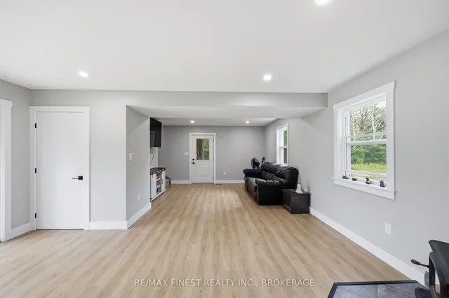 31 Ashe Cres, Belleville 5