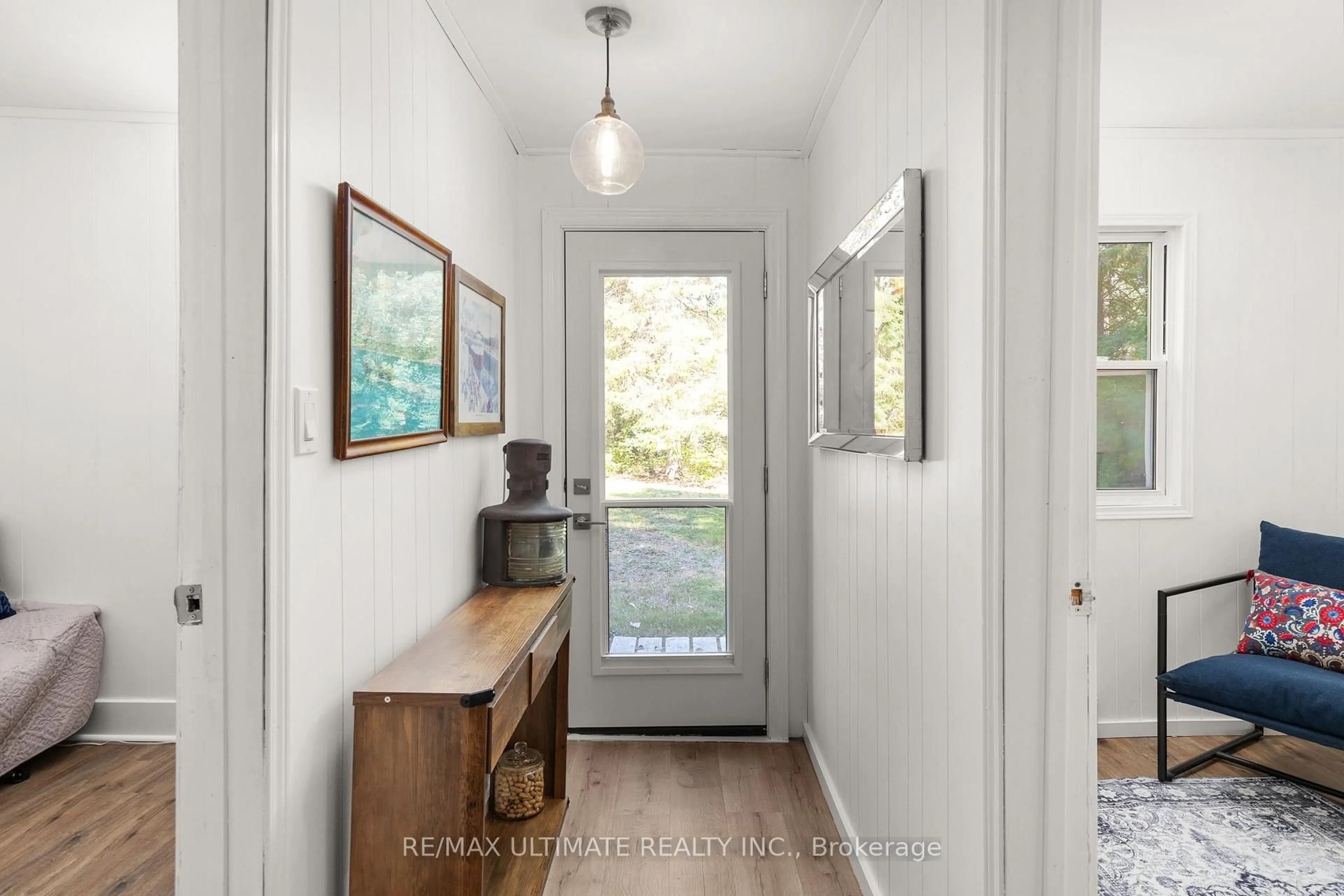 Indoor entryway for 328 Muskoka Rd 10 Rd, Huntsville Ontario P0B 1L0