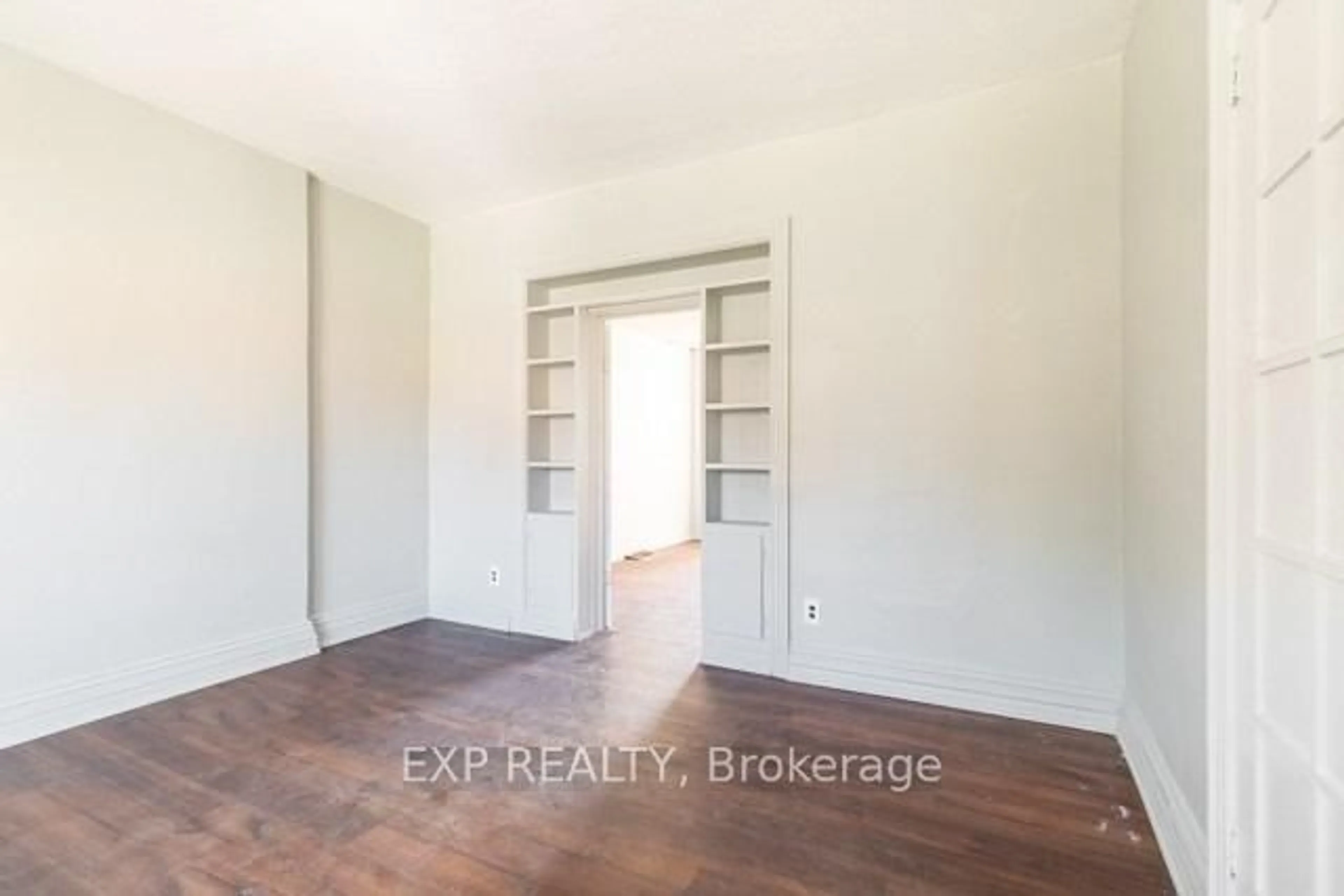 A pic of a room for 99 Sanford Ave, Hamilton Ontario L8L 5Z1