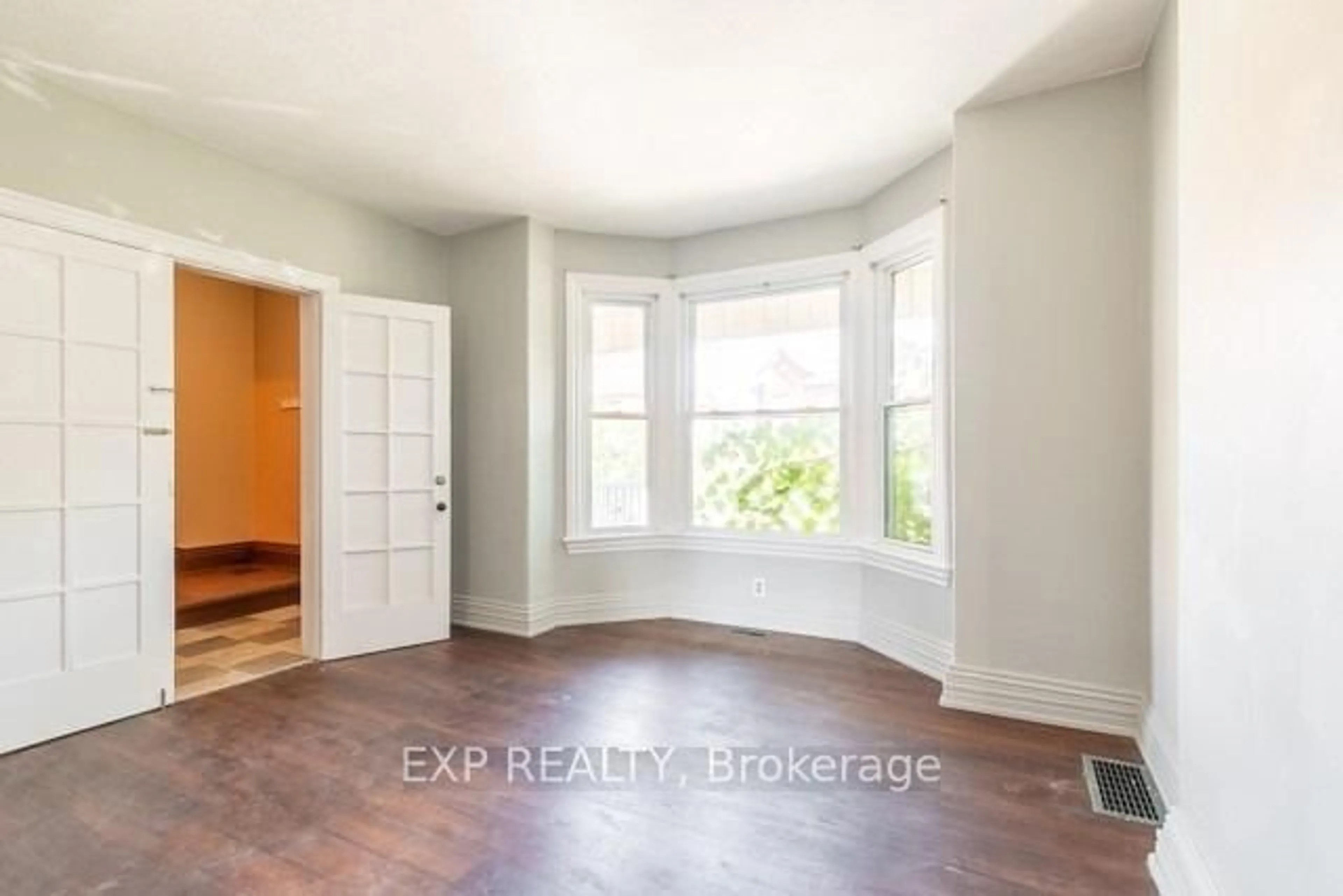 A pic of a room for 99 Sanford Ave, Hamilton Ontario L8L 5Z1