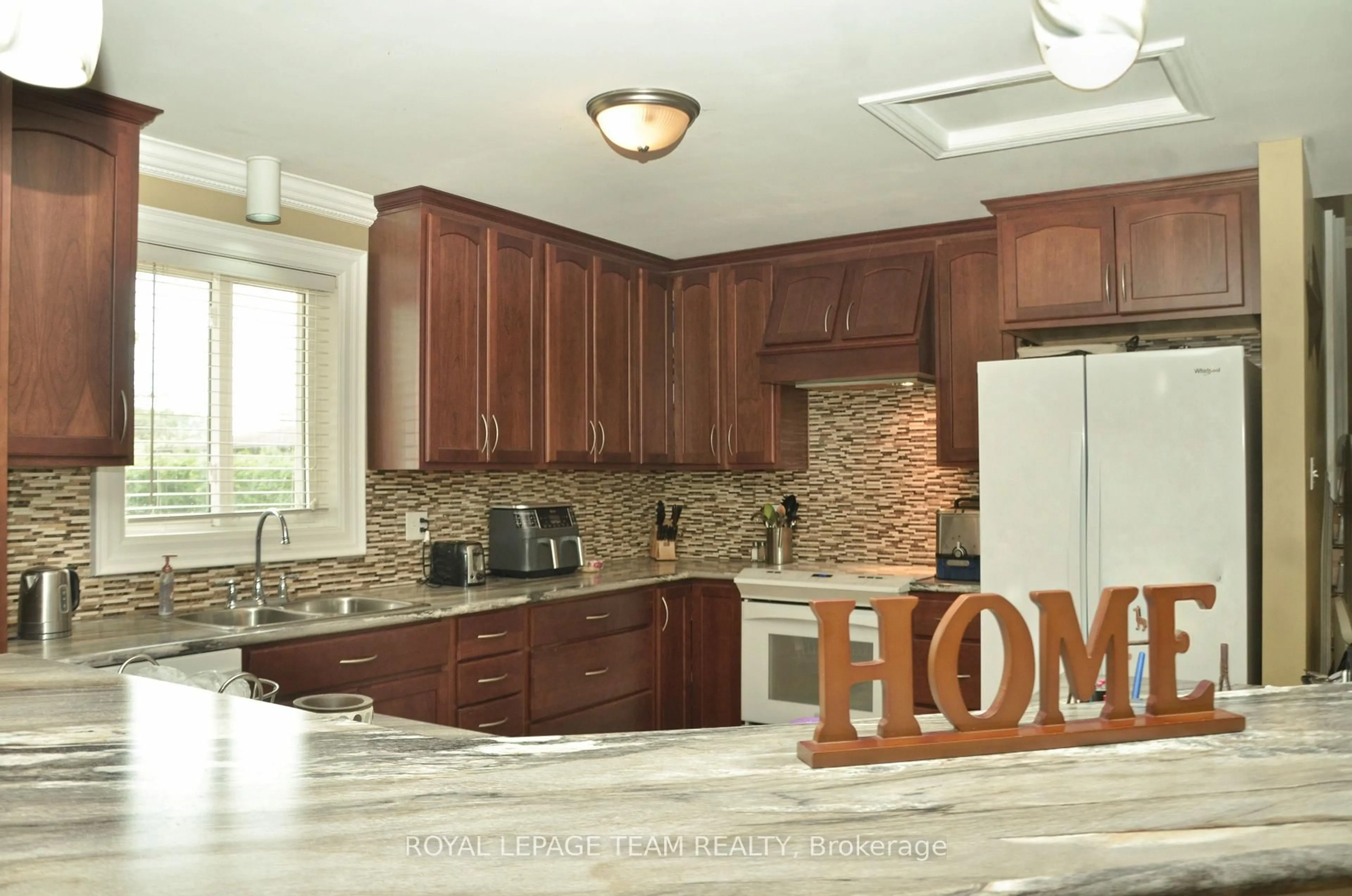 Open concept kitchen, ceramic/tile floor for 12078 Lakeshore Dr, South Dundas Ontario K0C 1X0