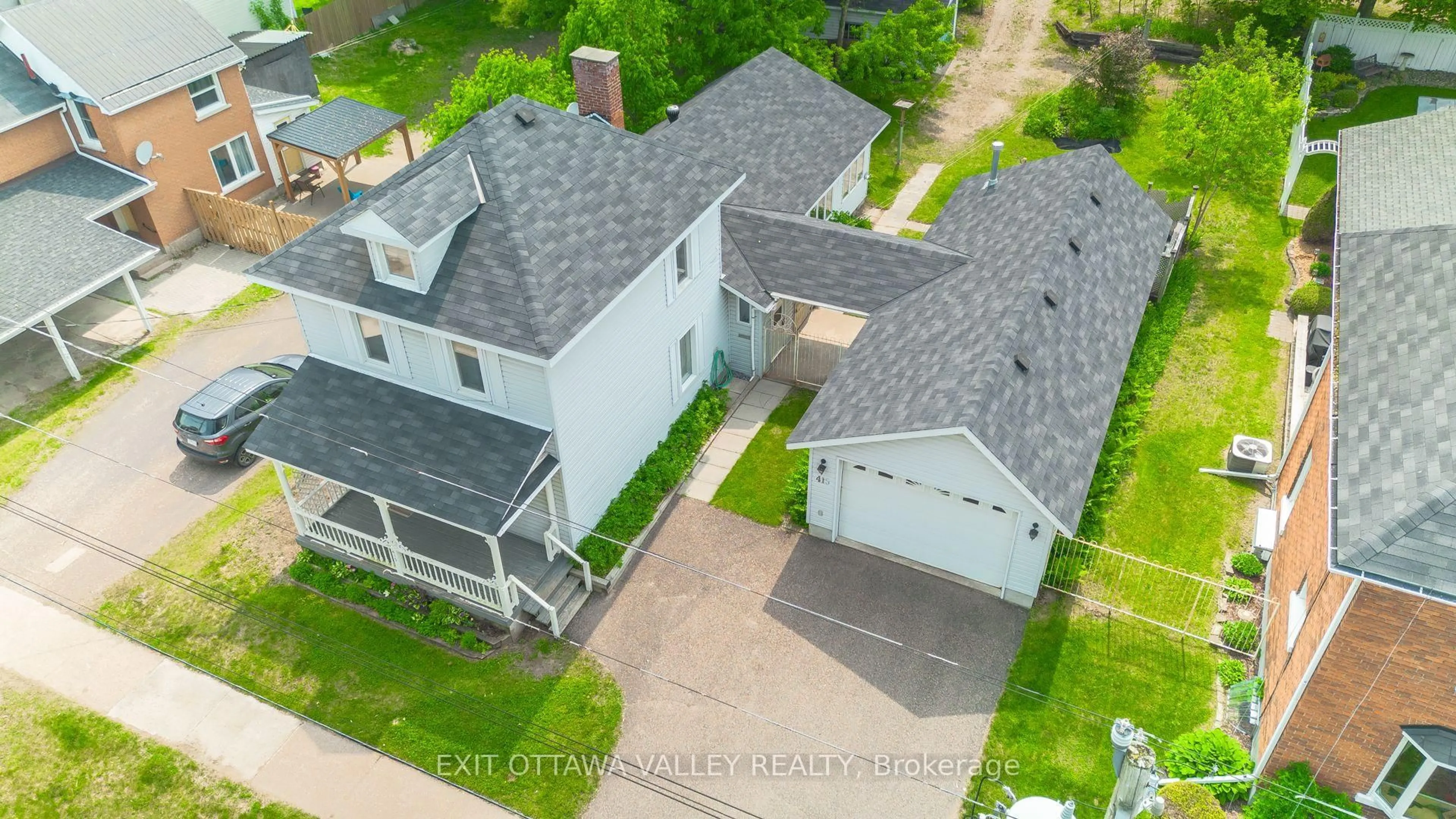 A pic from outside/outdoor area/front of a property/back of a property/a pic from drone, street for 415 Trafalgar Rd, Pembroke Ontario K8A 5B3