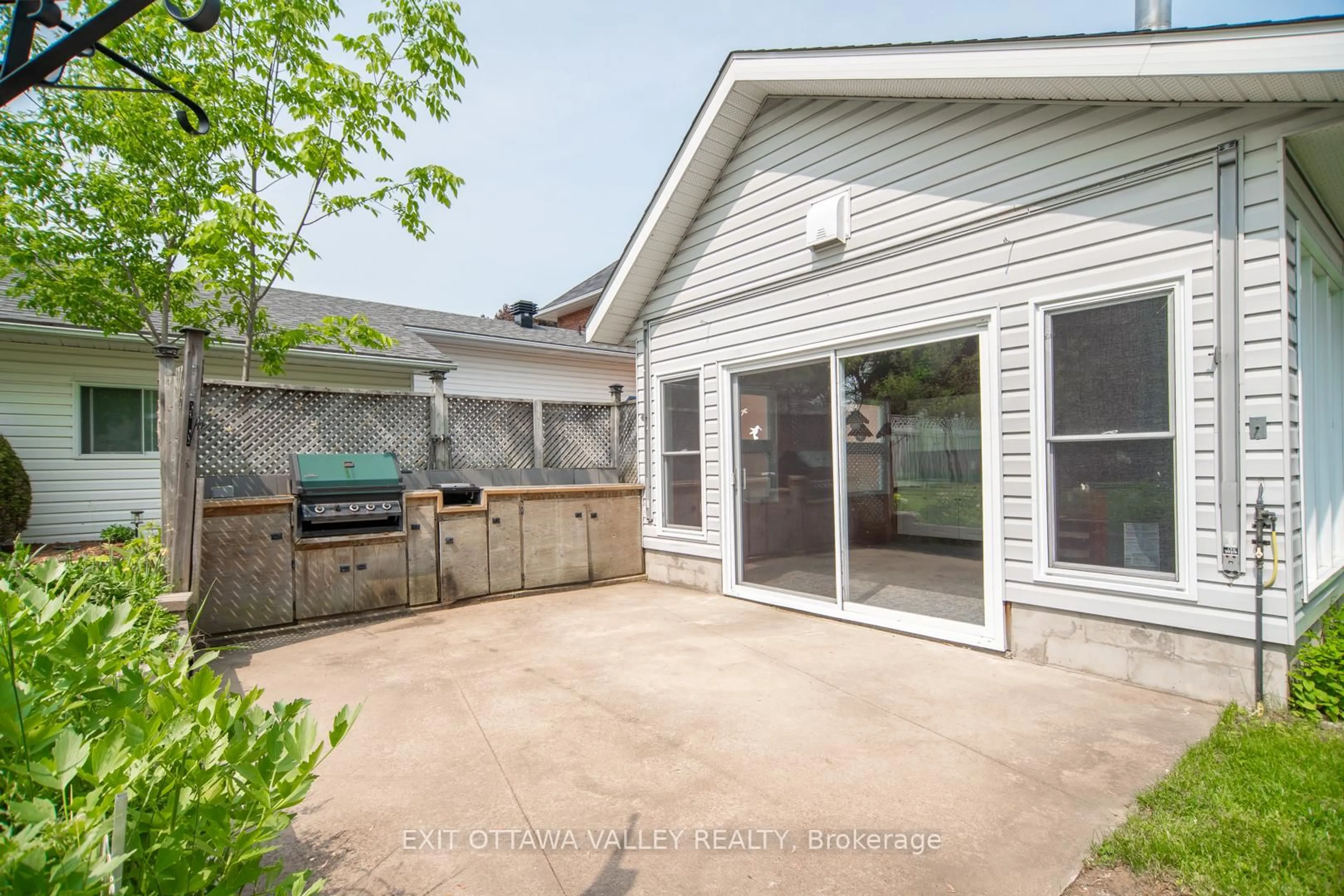 Patio, unknown for 415 Trafalgar Rd, Pembroke Ontario K8A 5B3