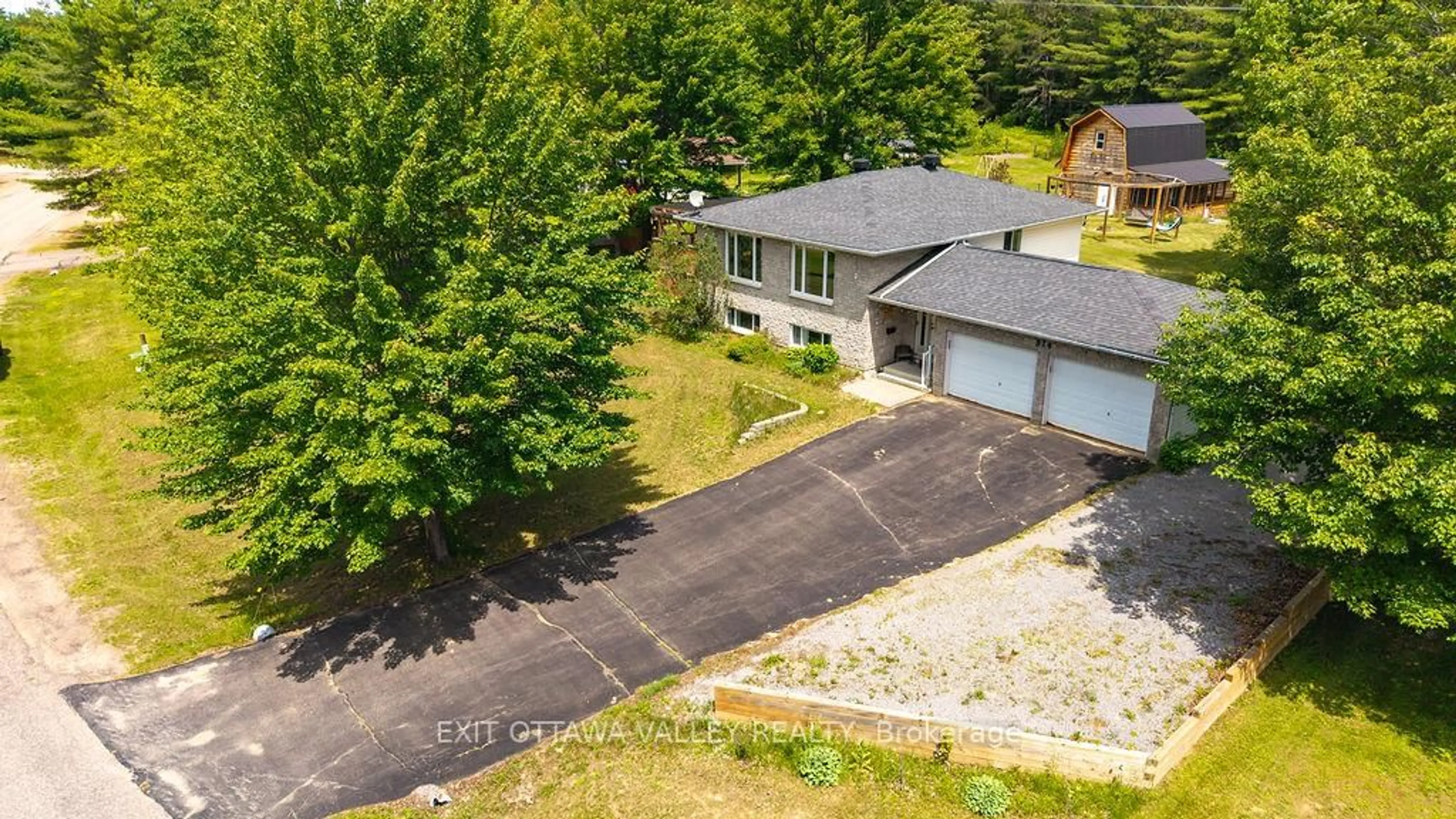 A pic from outside/outdoor area/front of a property/back of a property/a pic from drone, street for 314 Carla St, Petawawa Ontario K8H 3N2